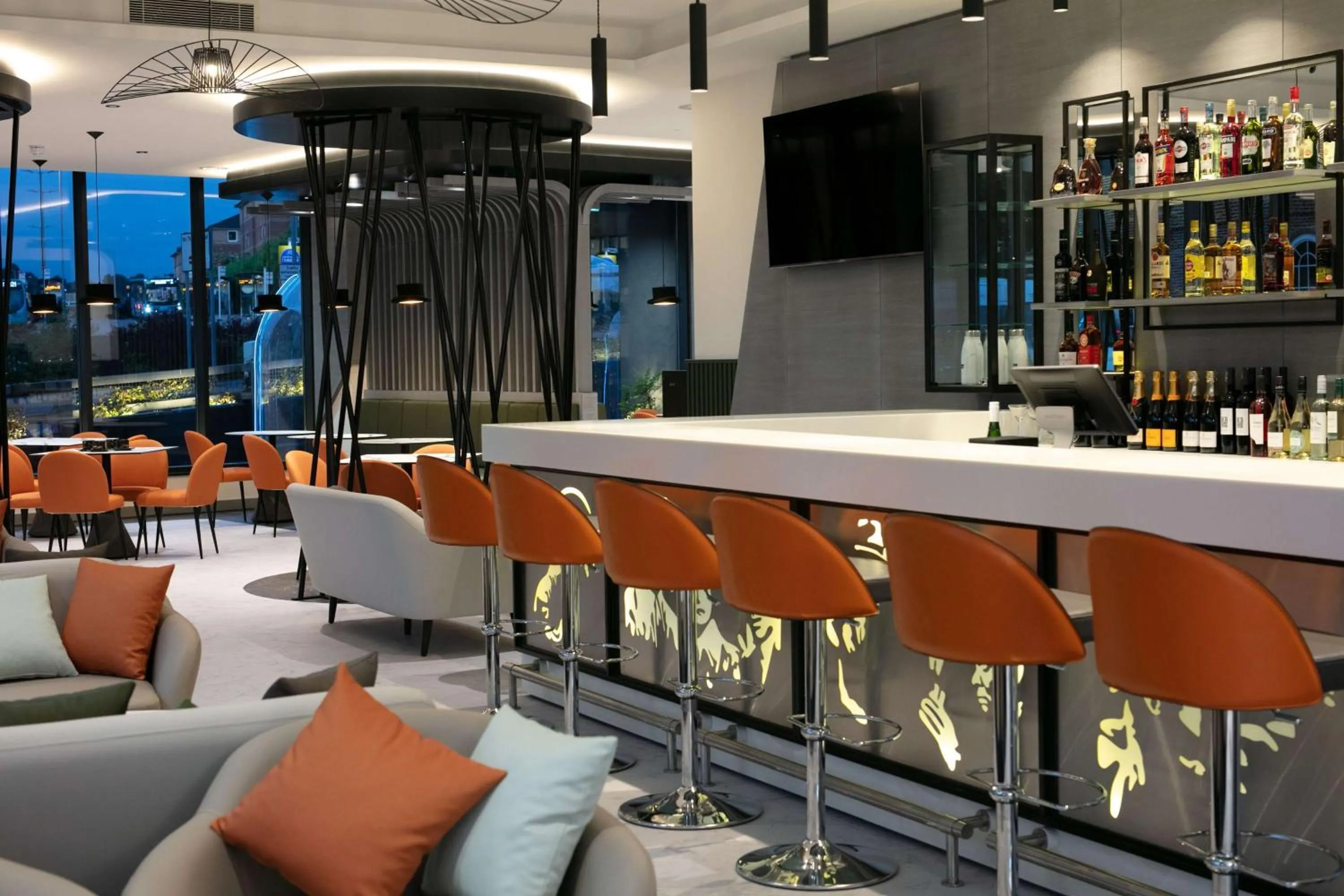 Lounge or bar in Sadie Best Western Hotel at Luton