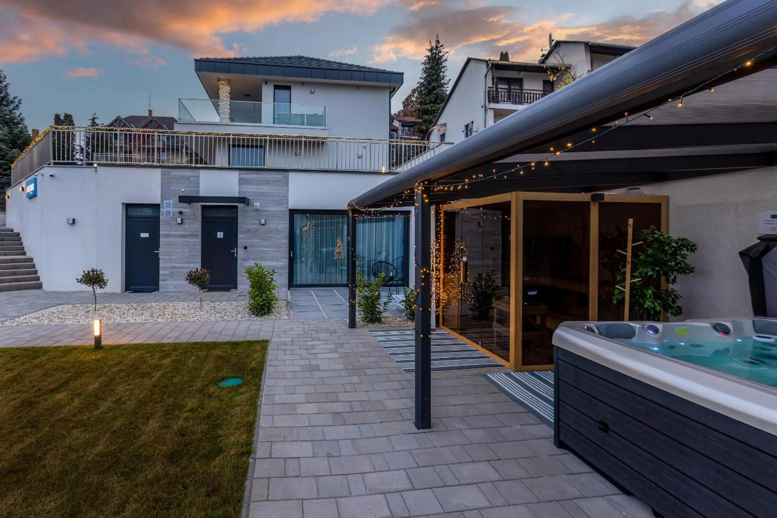 Hot Tub in Lake Spirit Boutique Apartments