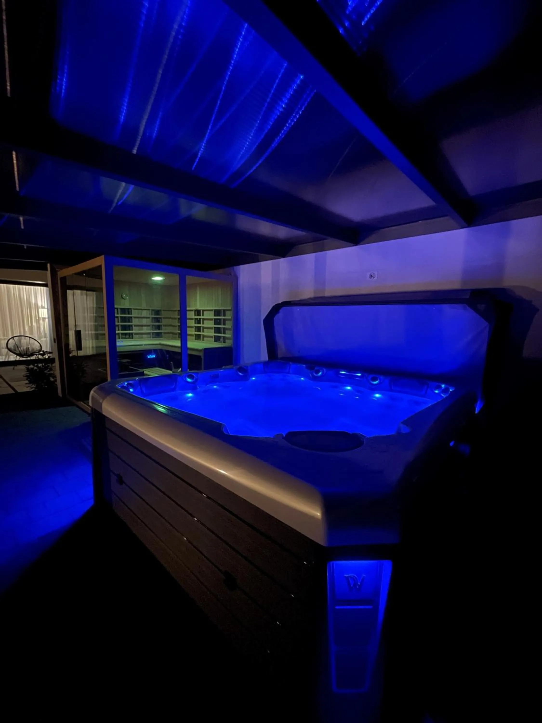 Hot Tub in Lake Spirit Boutique Apartments