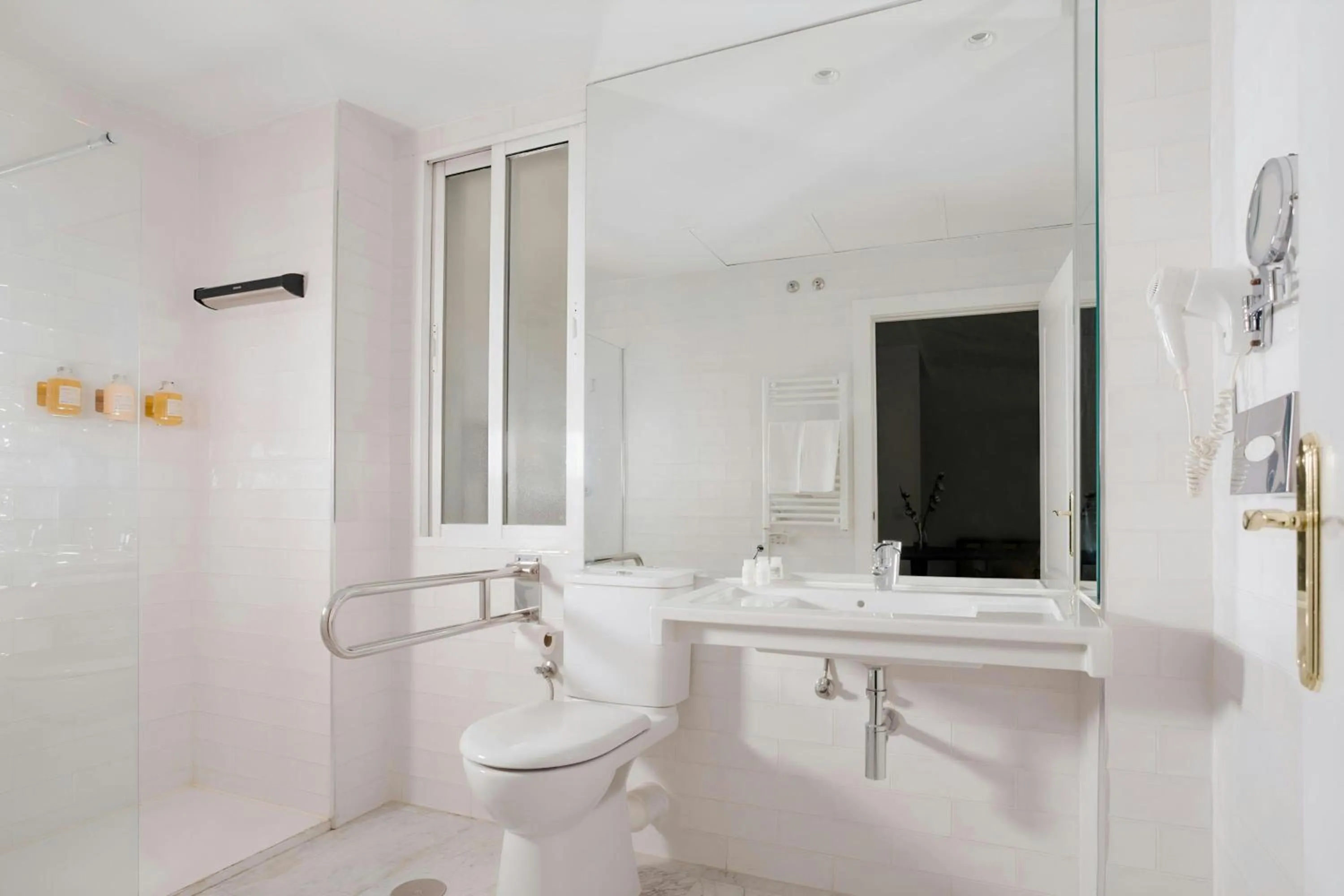 Bathroom in Sonder by Marriott Bonvoy Santa Ana Apartments Las Letras