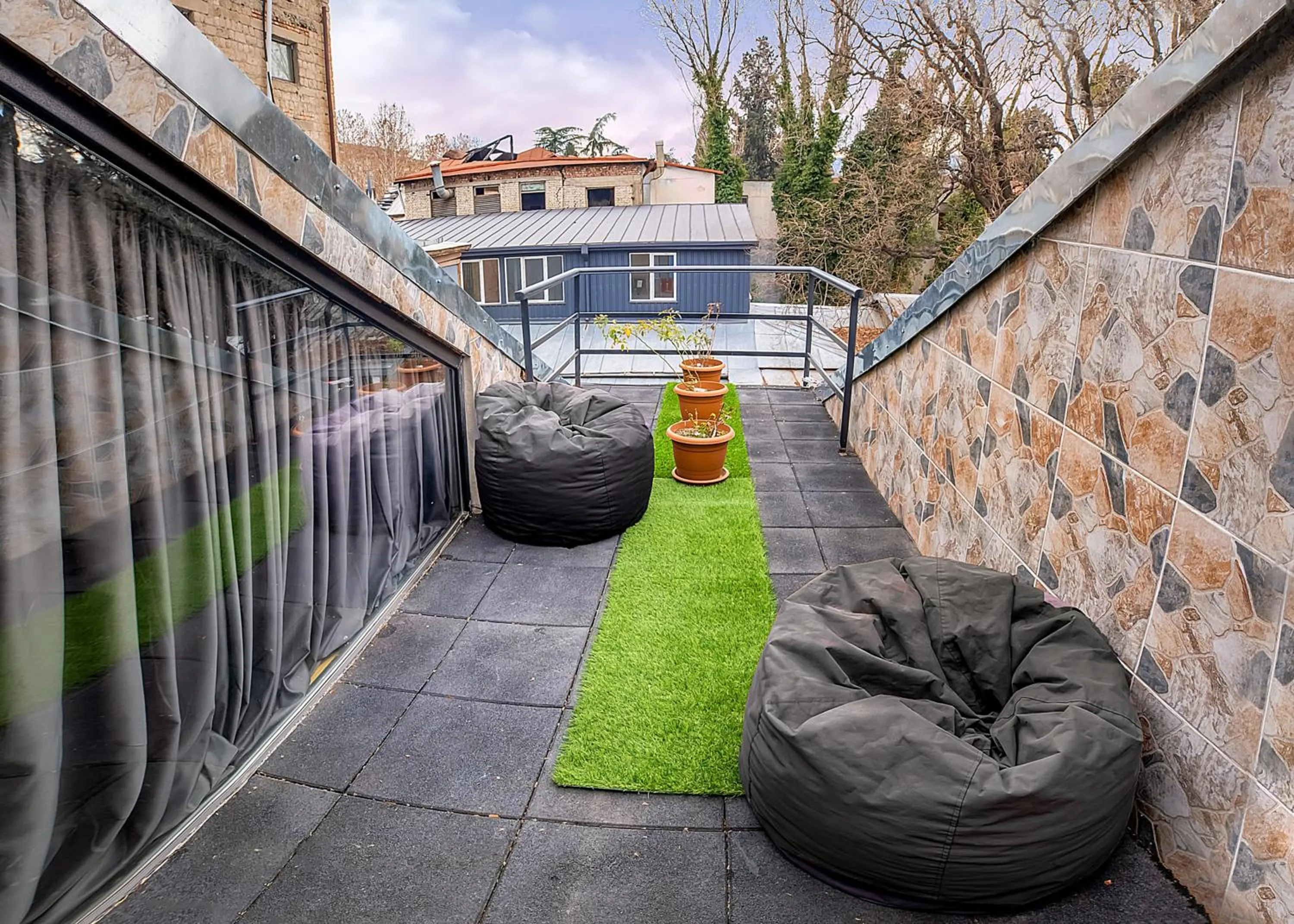 Facade/entrance in HB apartments Aghmashenebeli