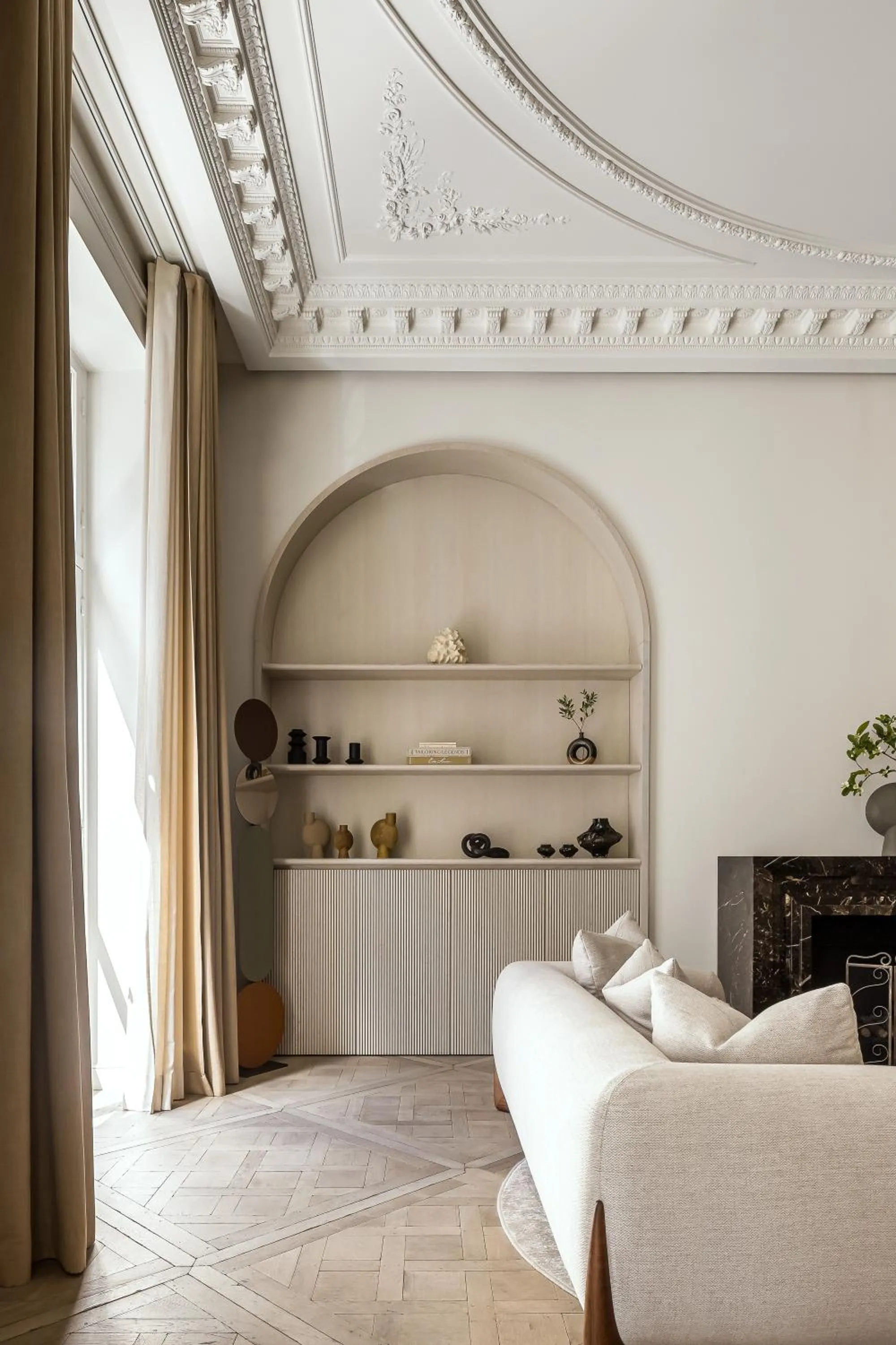 Living room, Bed in HIGHSTAY - Luxury Serviced Apartments - Louvre