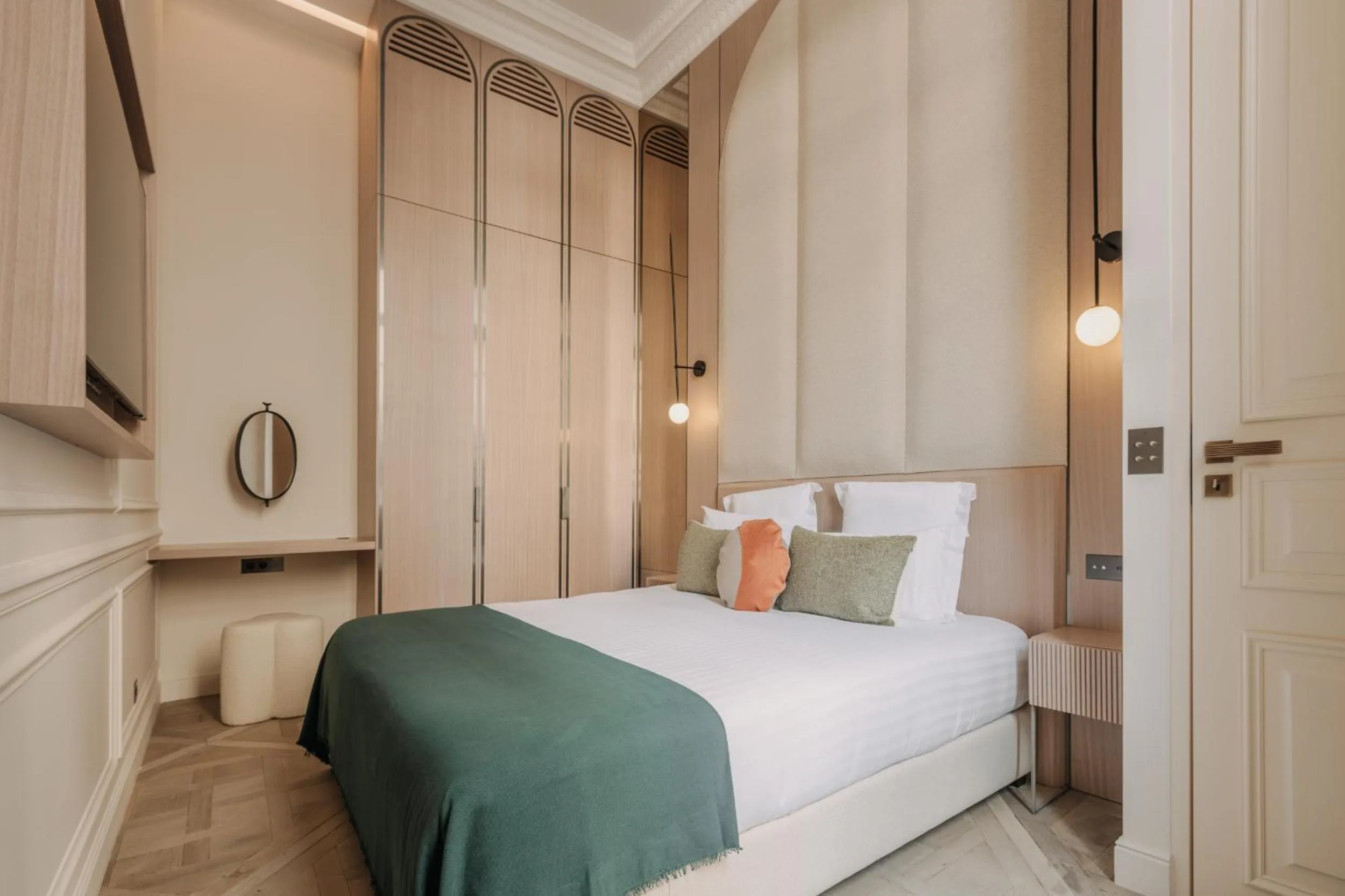 Bedroom, Bed in HIGHSTAY - Luxury Serviced Apartments - Louvre