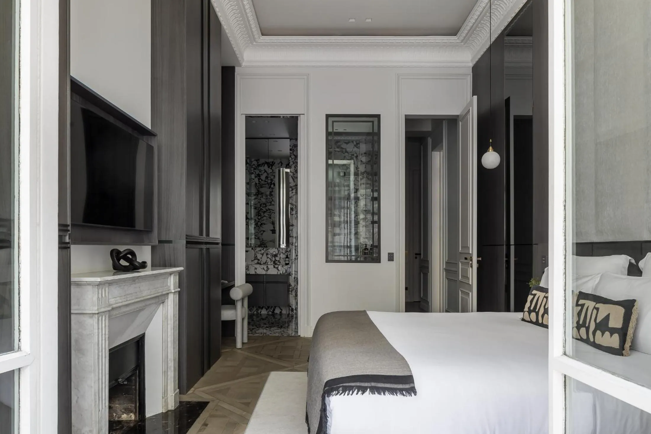 Bedroom, Bed in HIGHSTAY - Luxury Serviced Apartments - Louvre