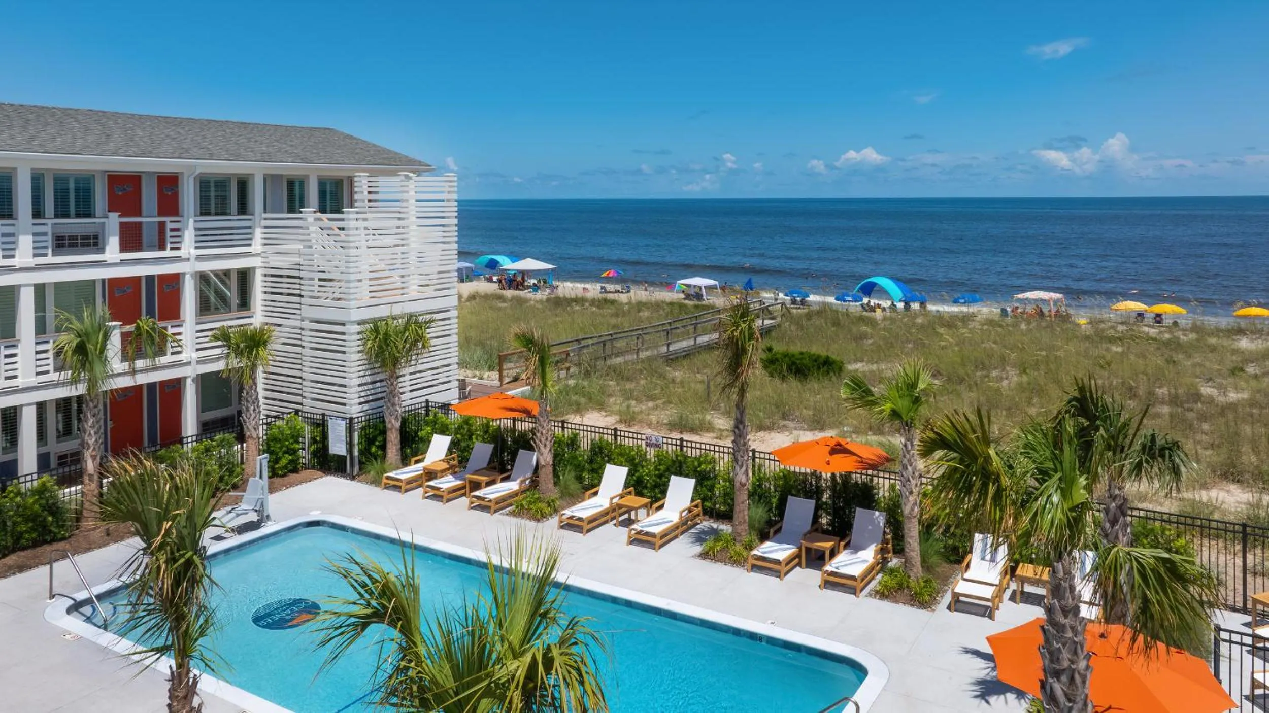 Swimming pool in Oceaneer Hotel