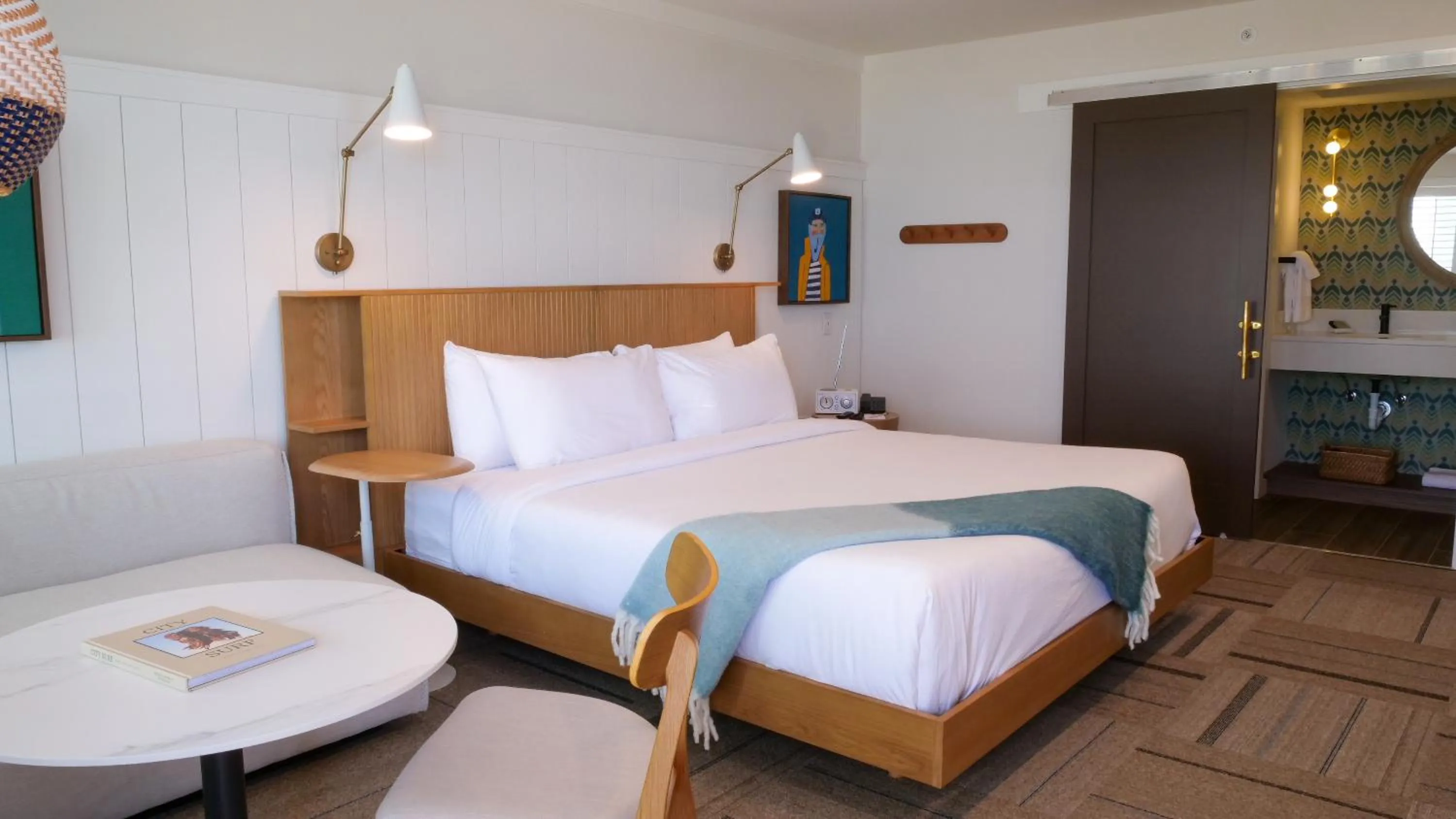 Photo of the whole room, Bed in Oceaneer Hotel