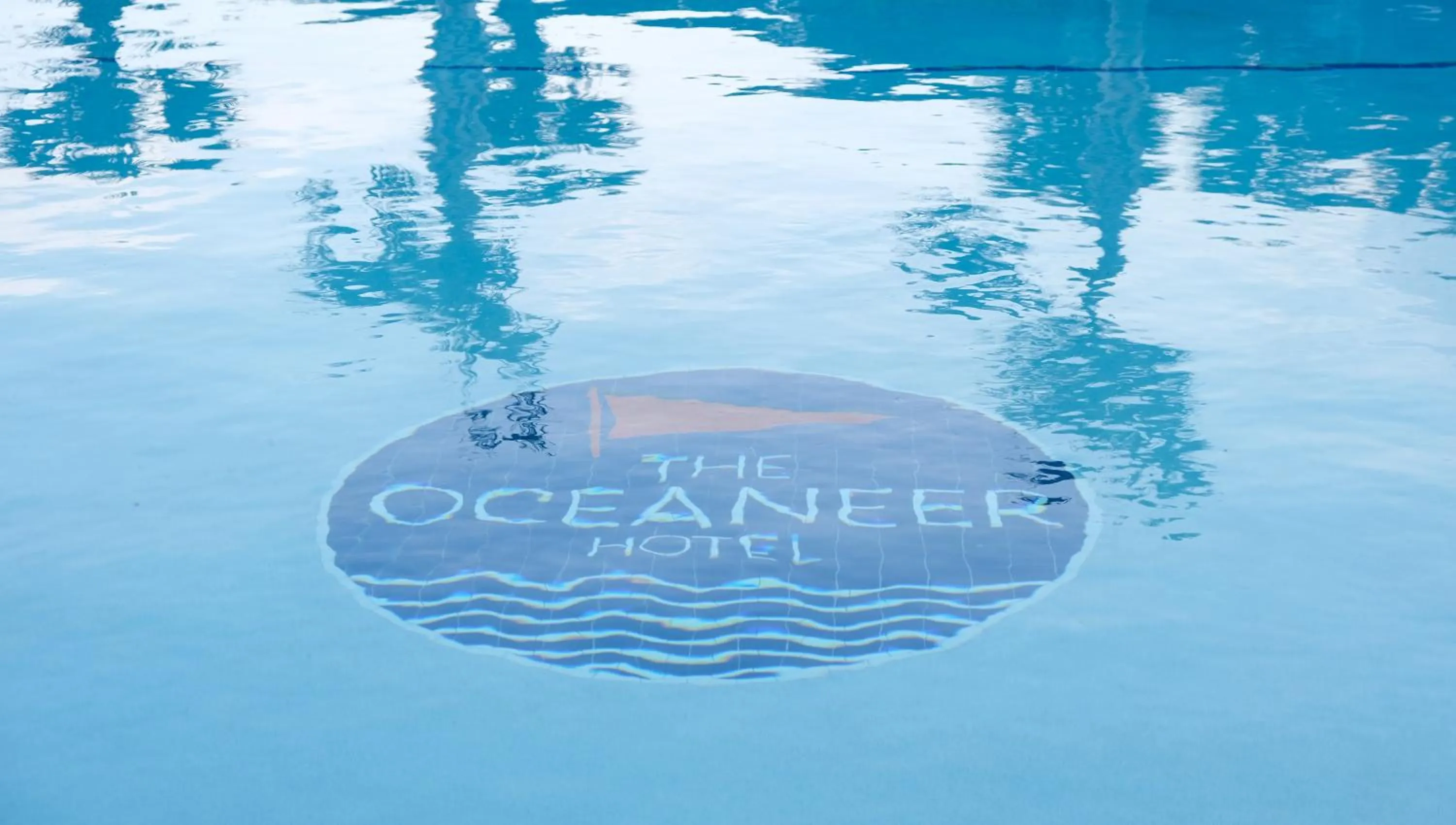 Swimming pool in Oceaneer Hotel