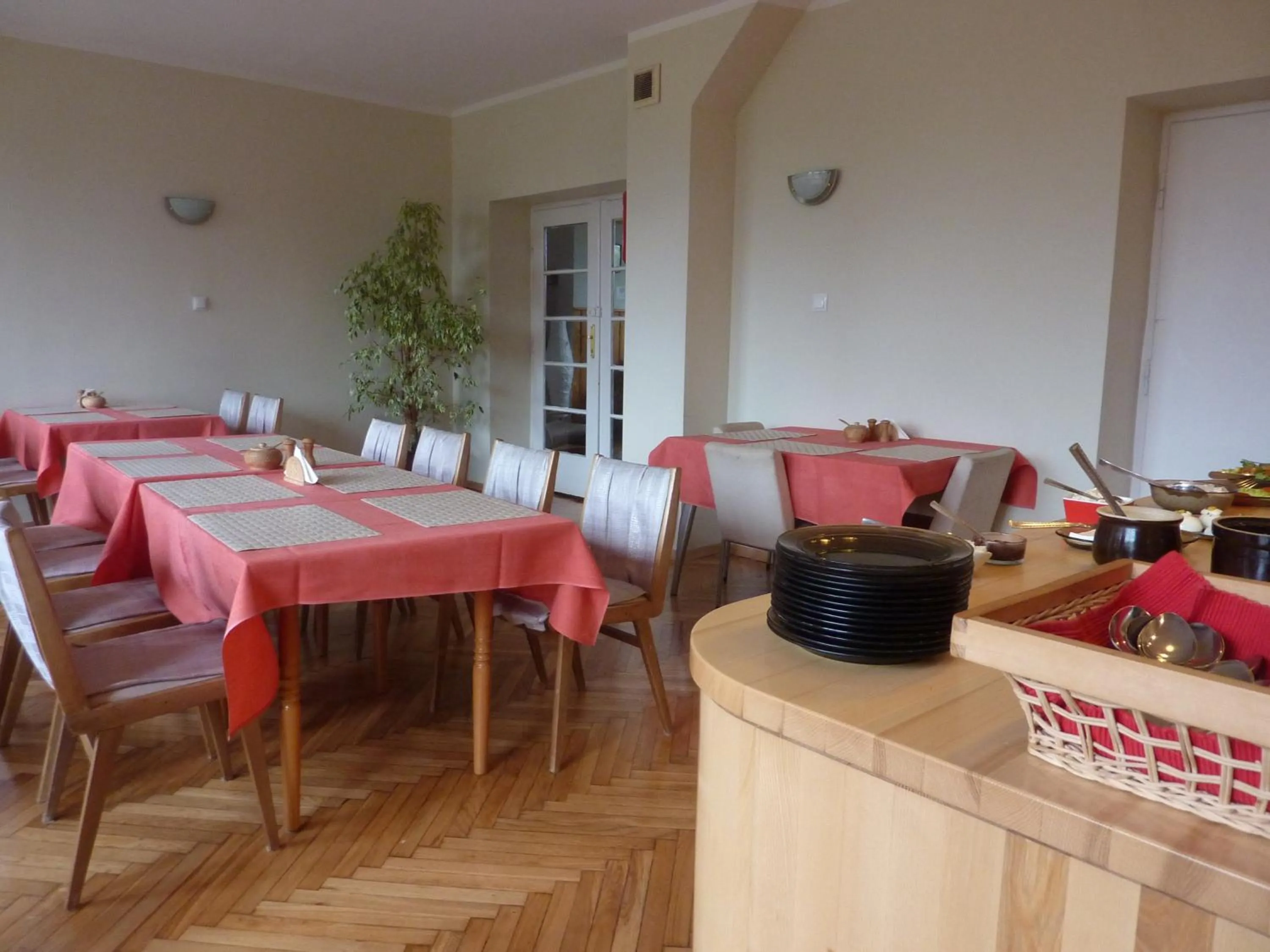 Restaurant/places to eat in Willa Litka