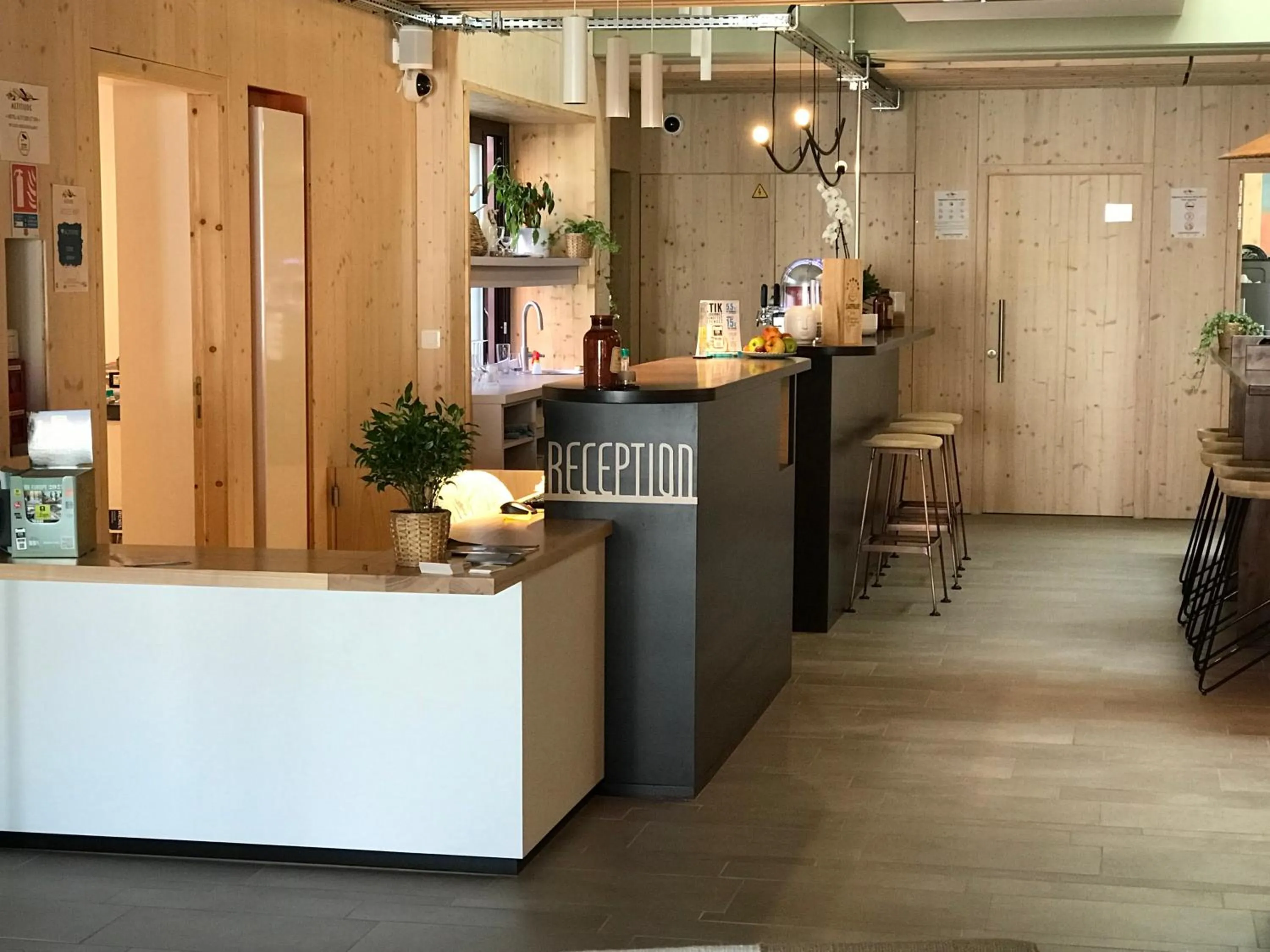 Lobby or reception in Logis Hôtel Altitude et Spa Pierre-Percée