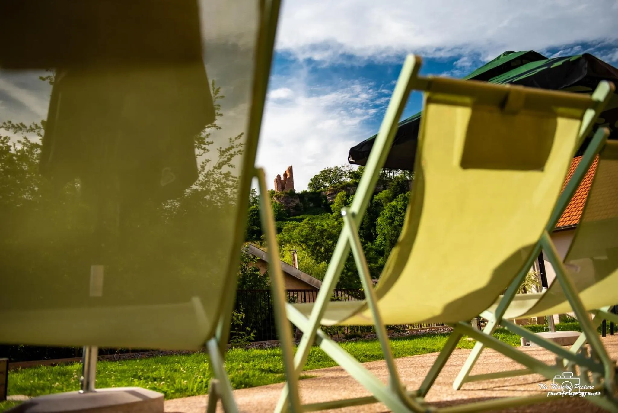 Patio in Logis Hôtel Altitude et Spa Pierre-Percée