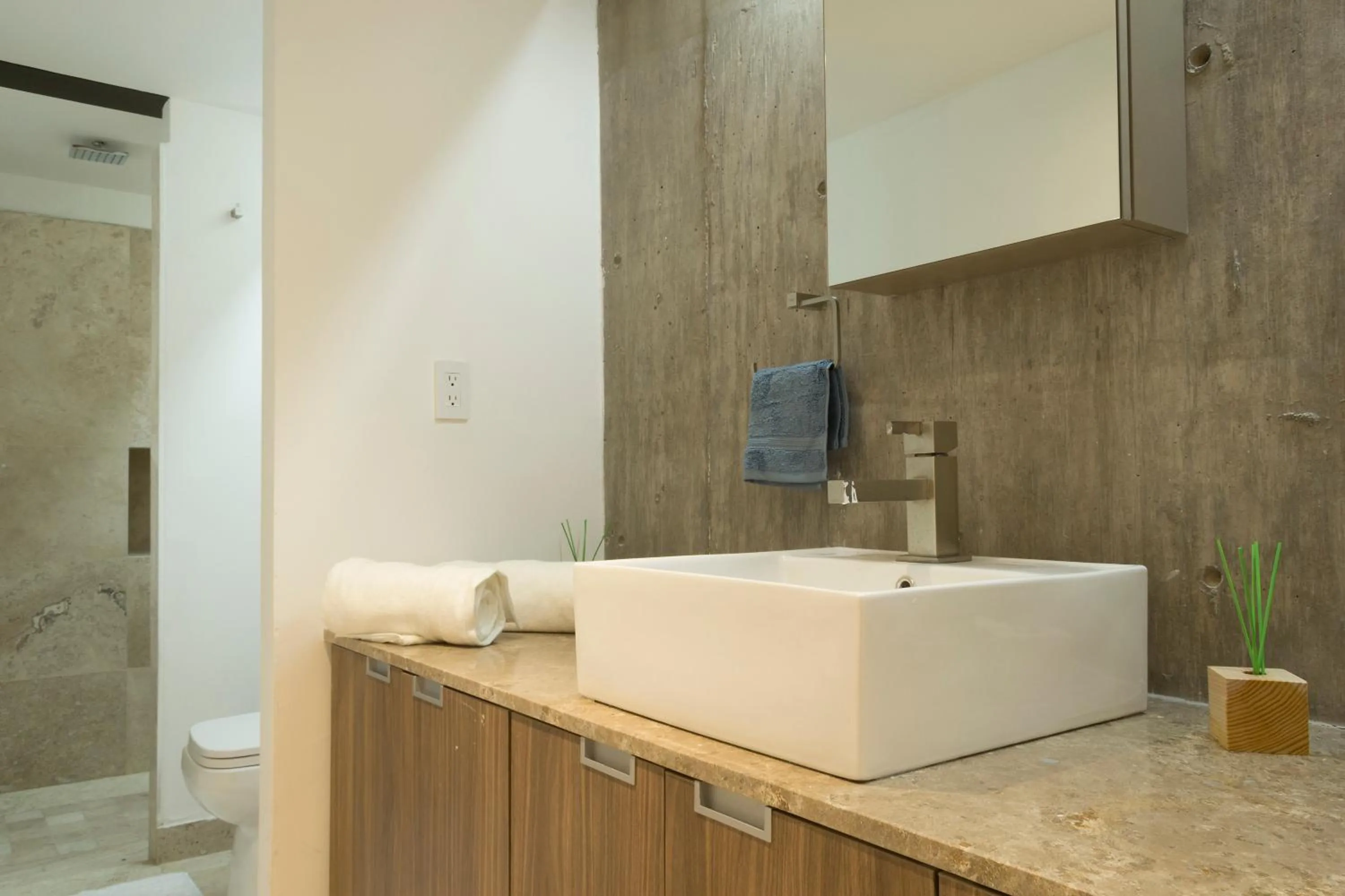 Bathroom in El Doce by HomiRent