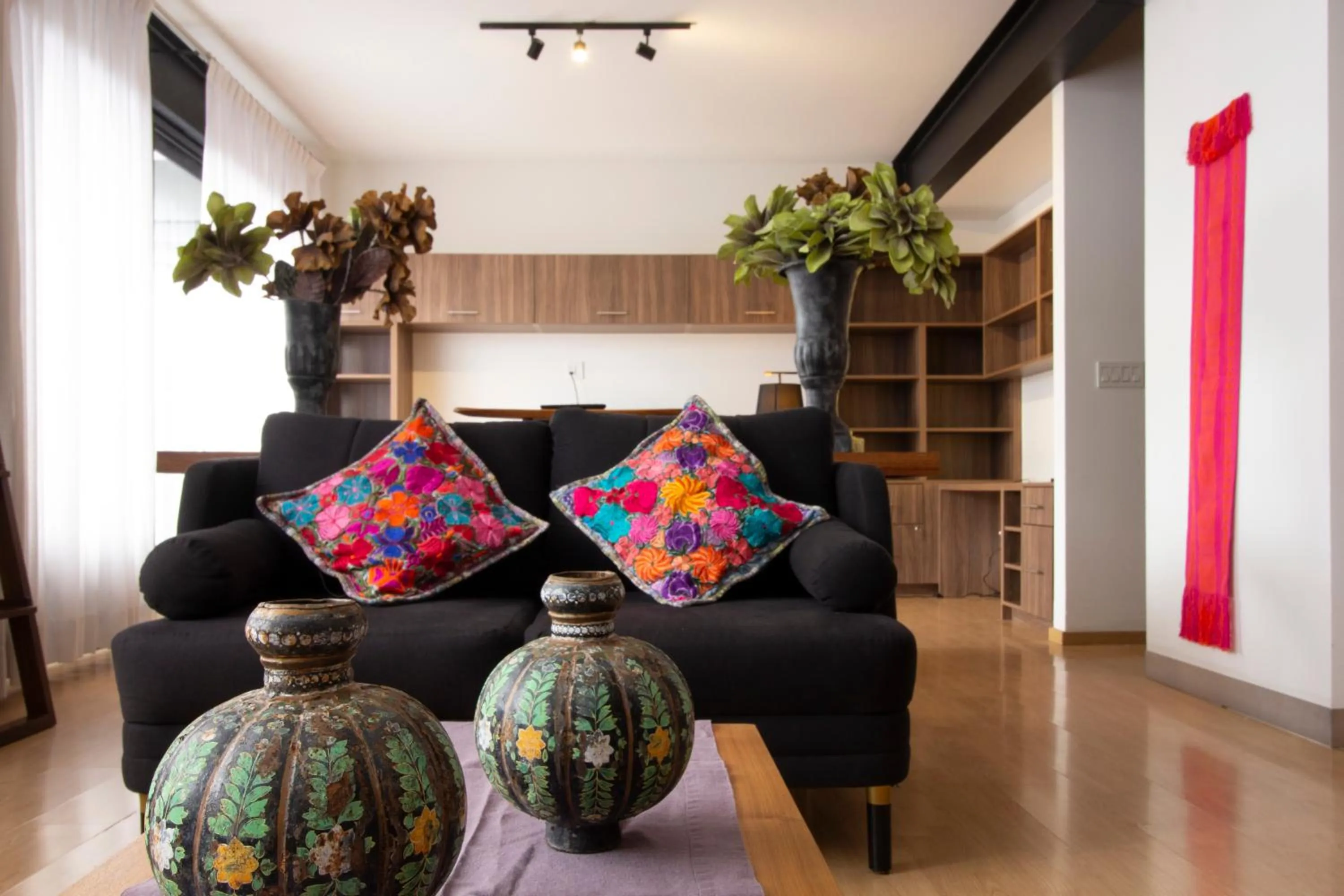 Living room in El Doce by HomiRent