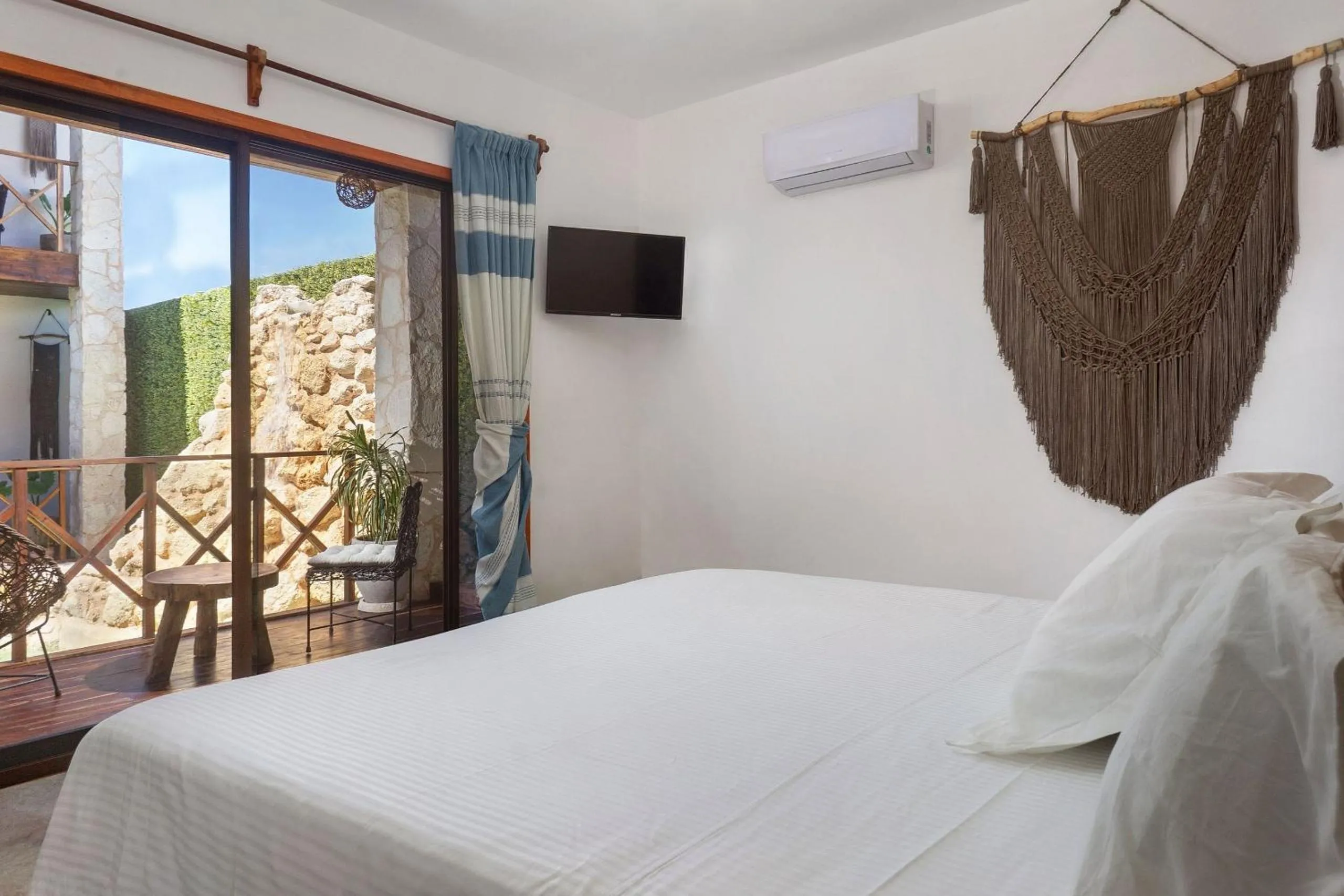 Bed in Lagoon Boutique Hotel - Luxury Chaman experience