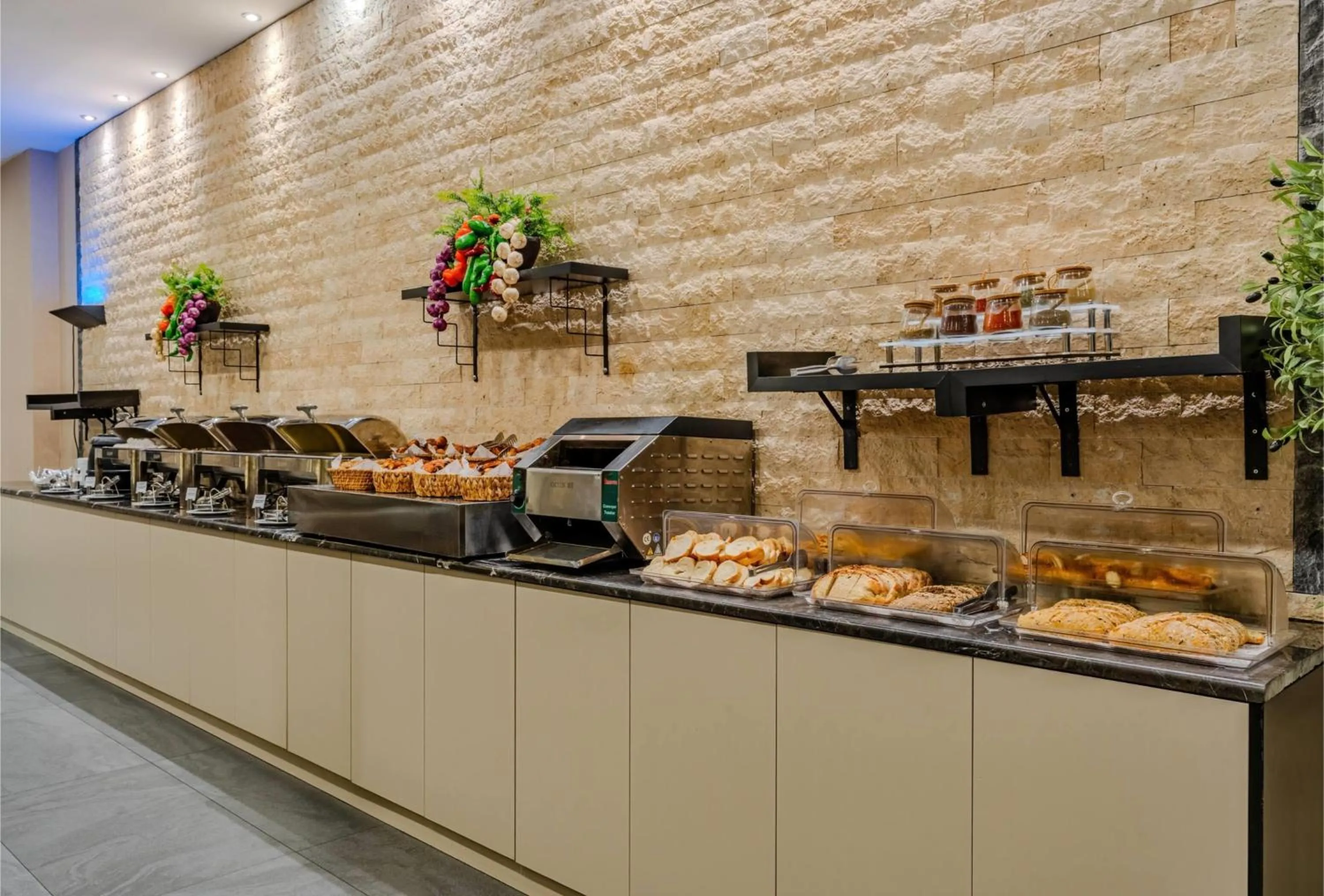 Restaurant/places to eat in Ramada Plaza By Wyndham Izmir