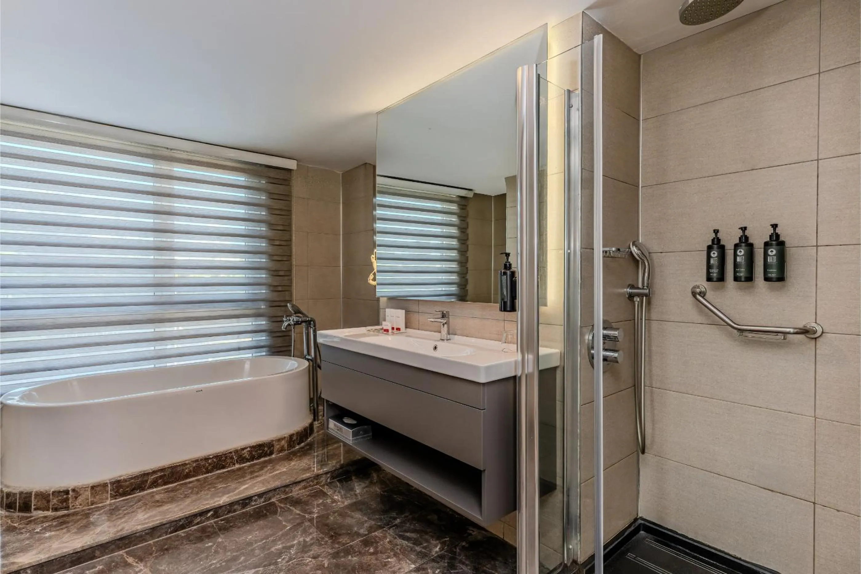Bath in Ramada Plaza By Wyndham Izmir