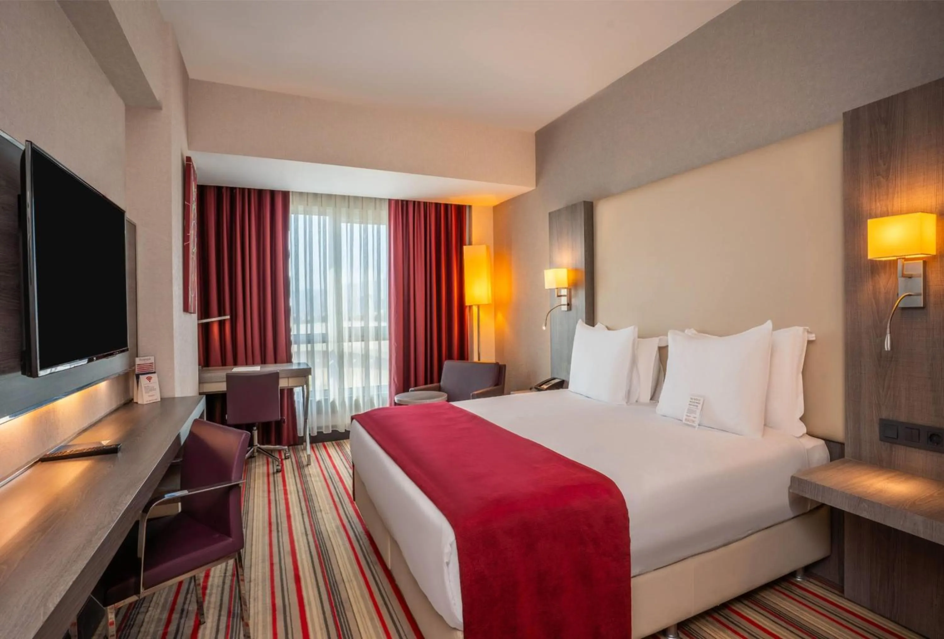 Photo of the whole room, Bed in Ramada Plaza By Wyndham Izmir