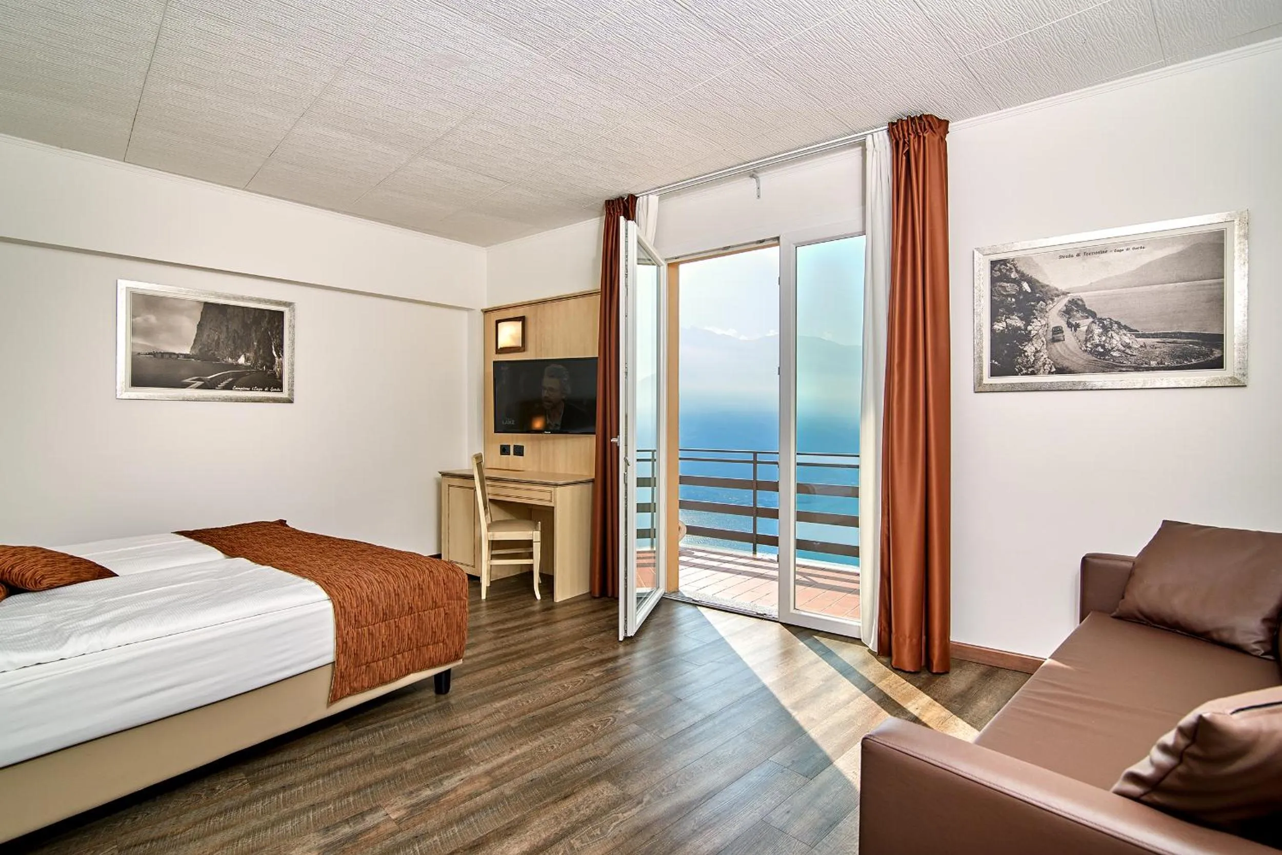 Balcony/Terrace, Bed in Hotel Le Balze - Aktiv & Wellness