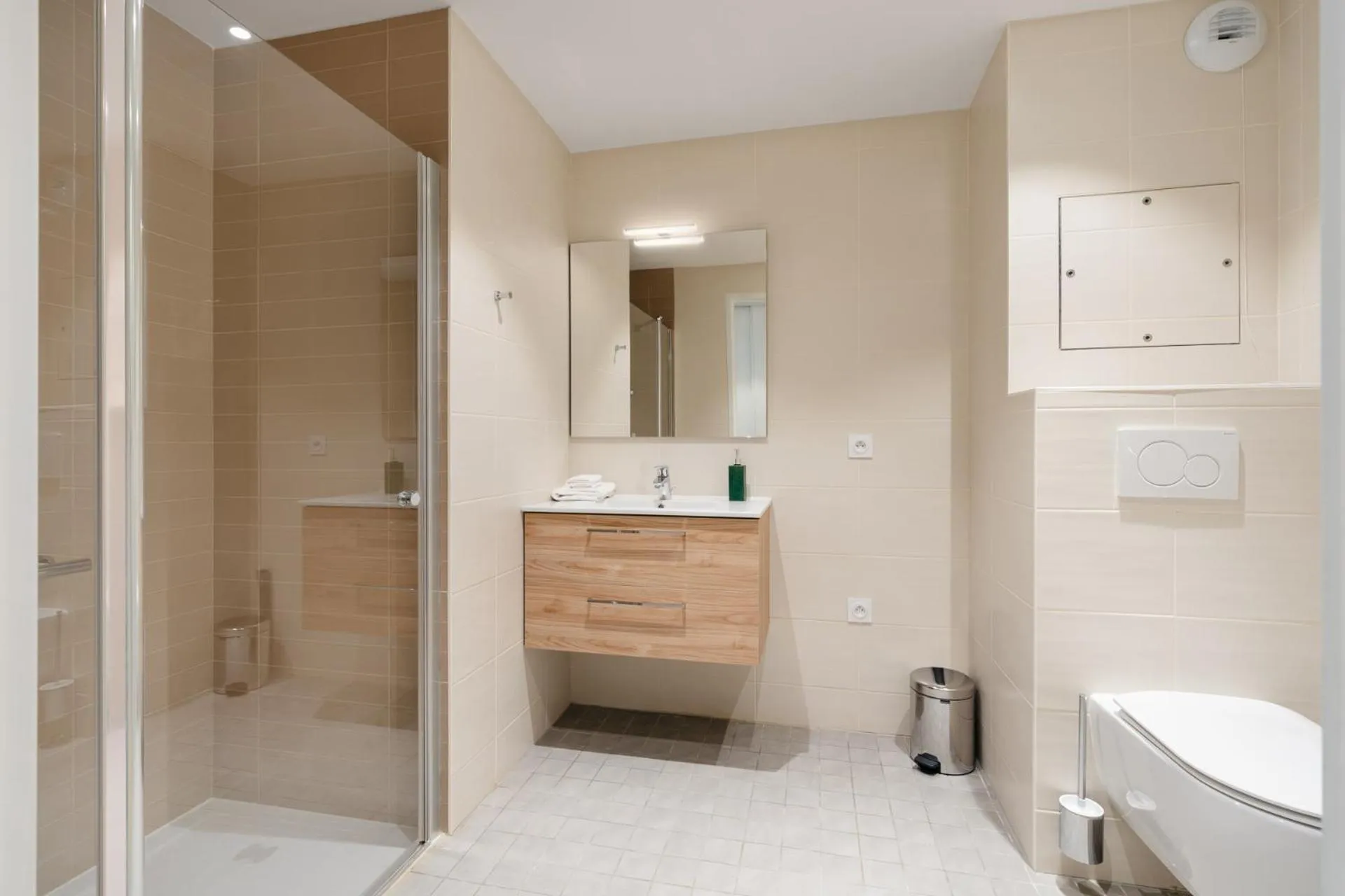 Bathroom in Edgar Suites - Meudon-la-Forêt