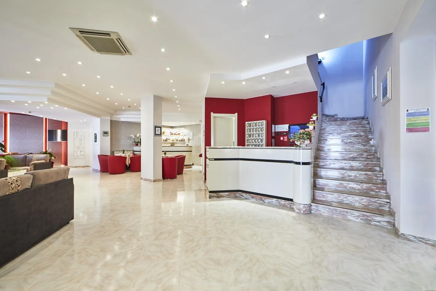 Lobby or reception in Santa Caterina Hotel & Bike