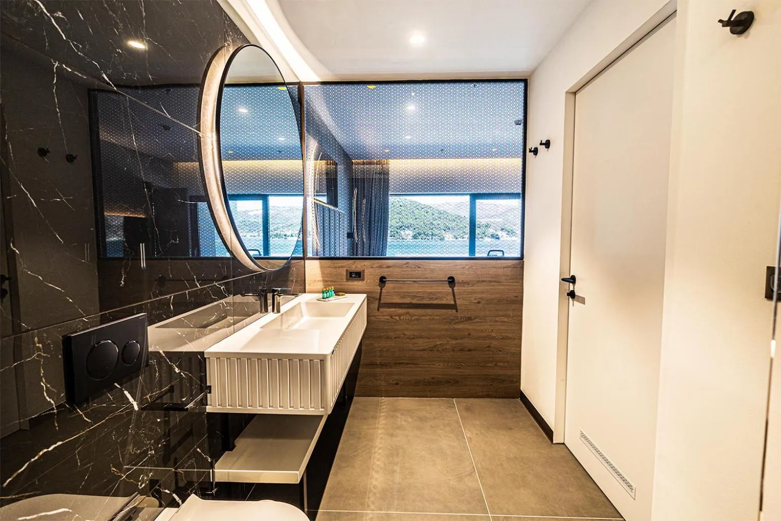 Bathroom in Marinus Beach Hotel