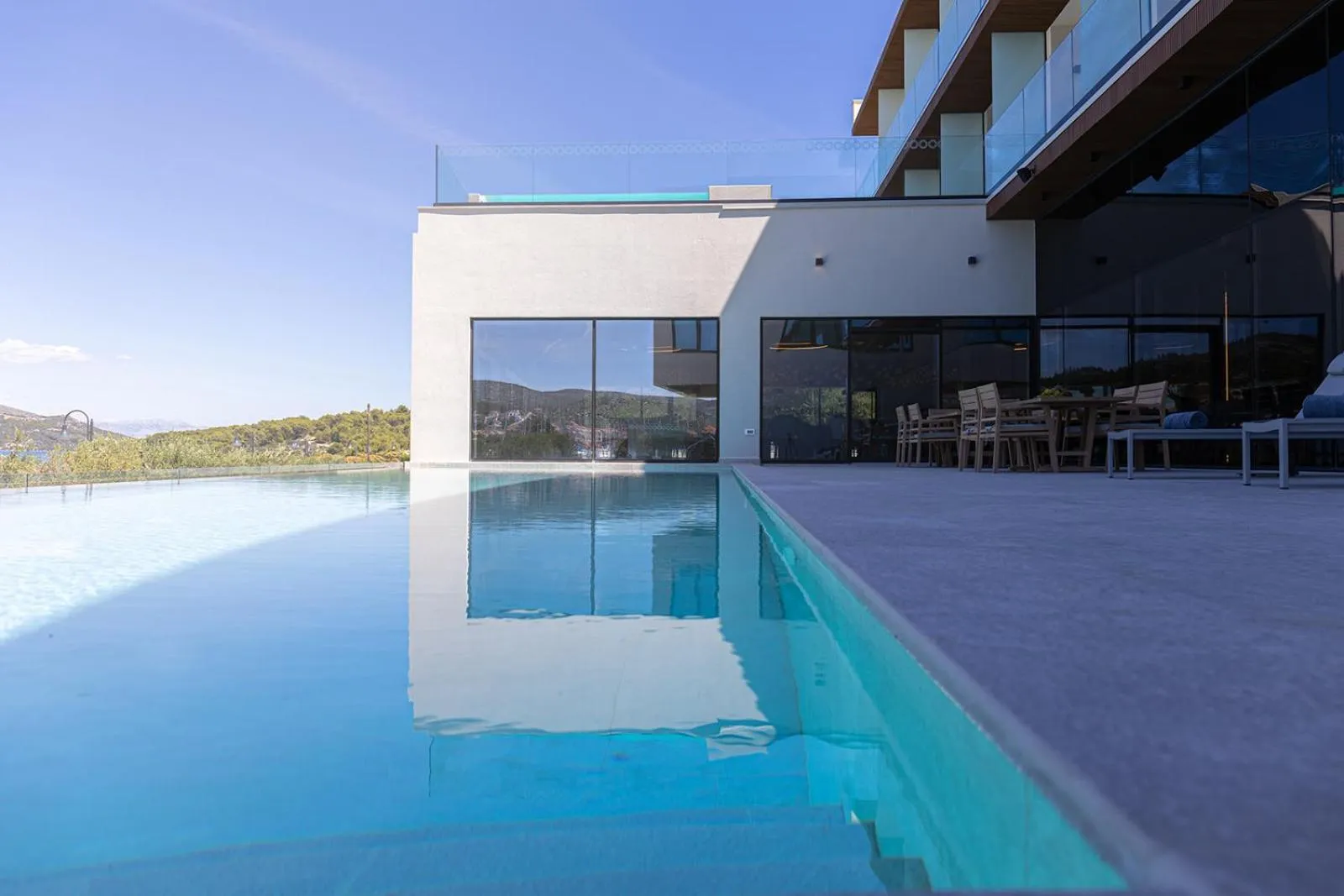 Swimming pool in Marinus Beach Hotel