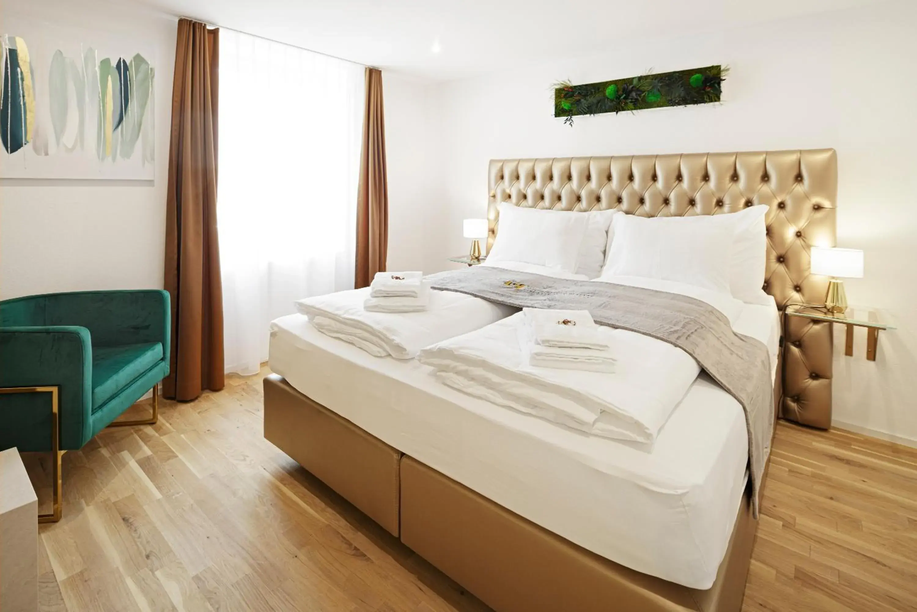 Deluxe King Suite in EH Apartments Saturn Deluxe King Suite in EH Apartments Saturn