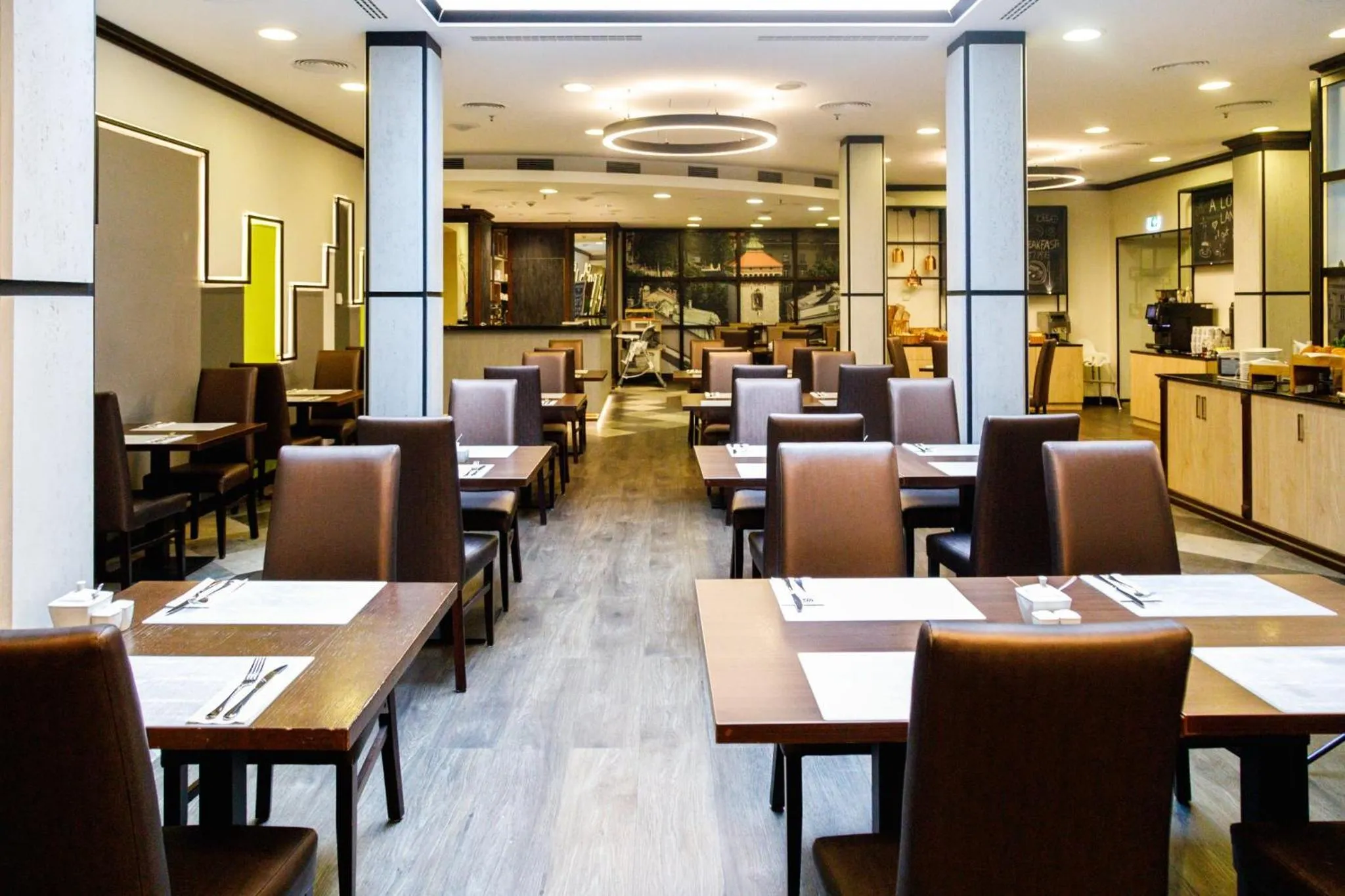 Restaurant/places to eat in Holiday Inn Krakow City Centre by IHG
