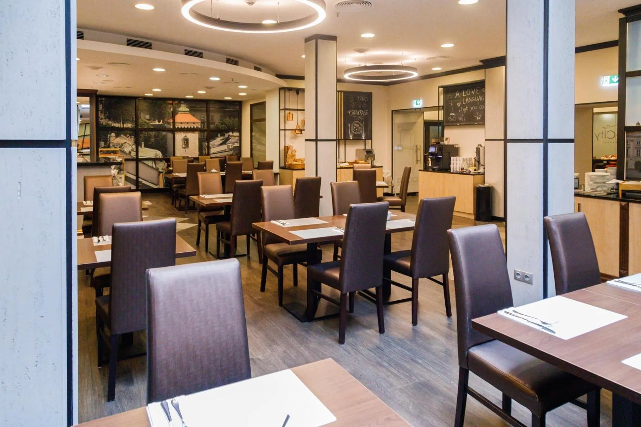 Restaurant/places to eat in Holiday Inn Krakow City Centre by IHG