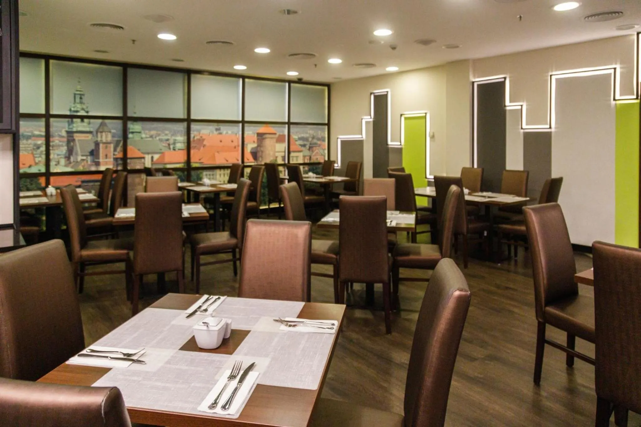 Restaurant/places to eat in Holiday Inn Krakow City Centre by IHG