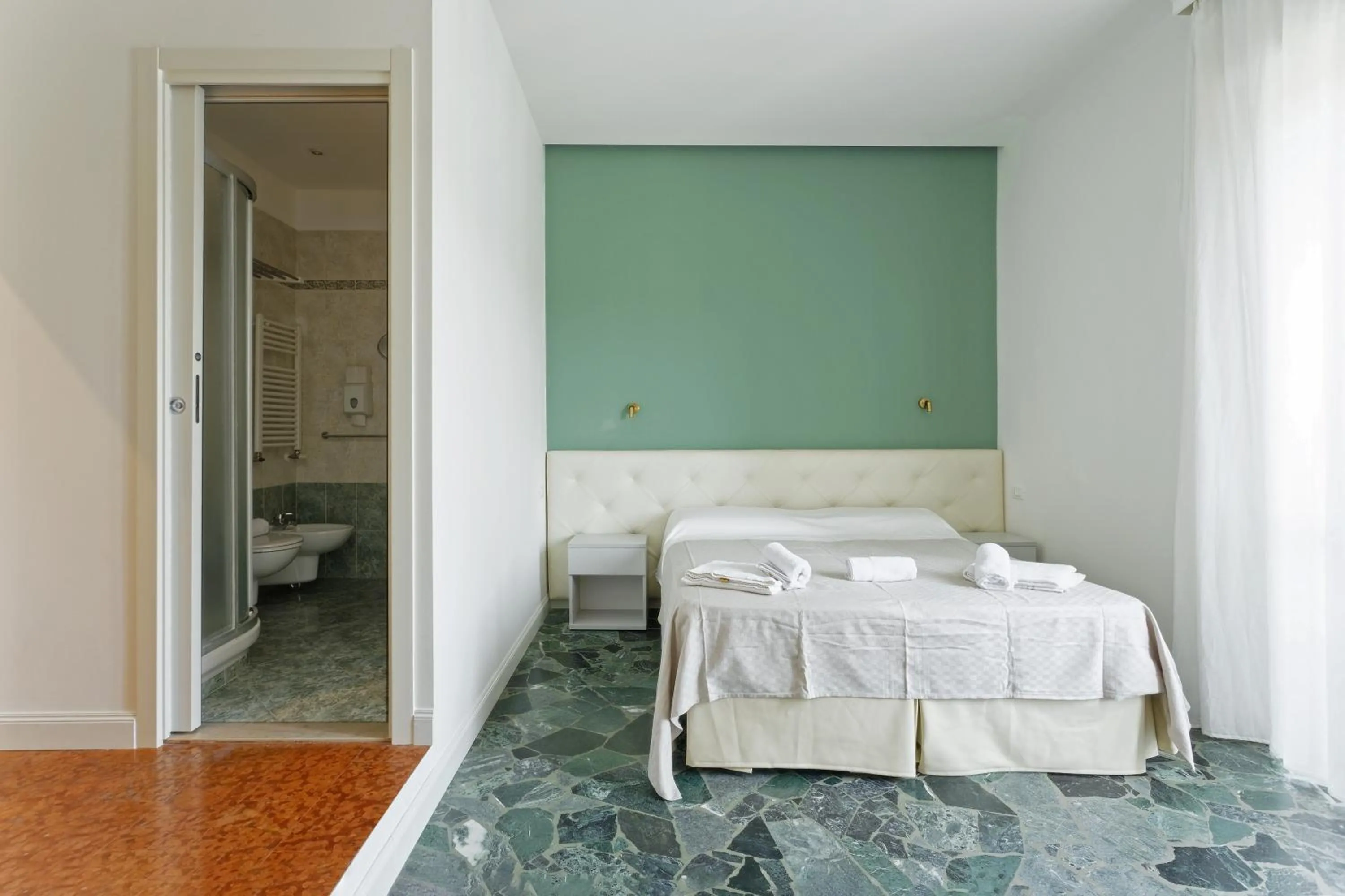 Photo of the whole room, Bed in Jade B&B