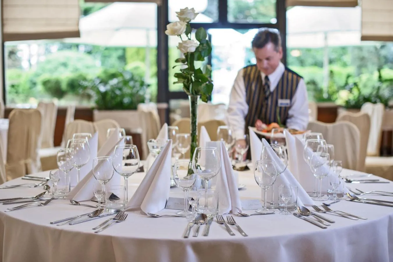 Restaurant/places to eat in Booking Hotel & Spa