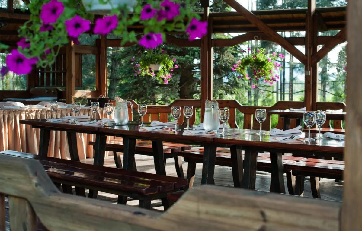 Restaurant/places to eat in Booking Hotel & Spa