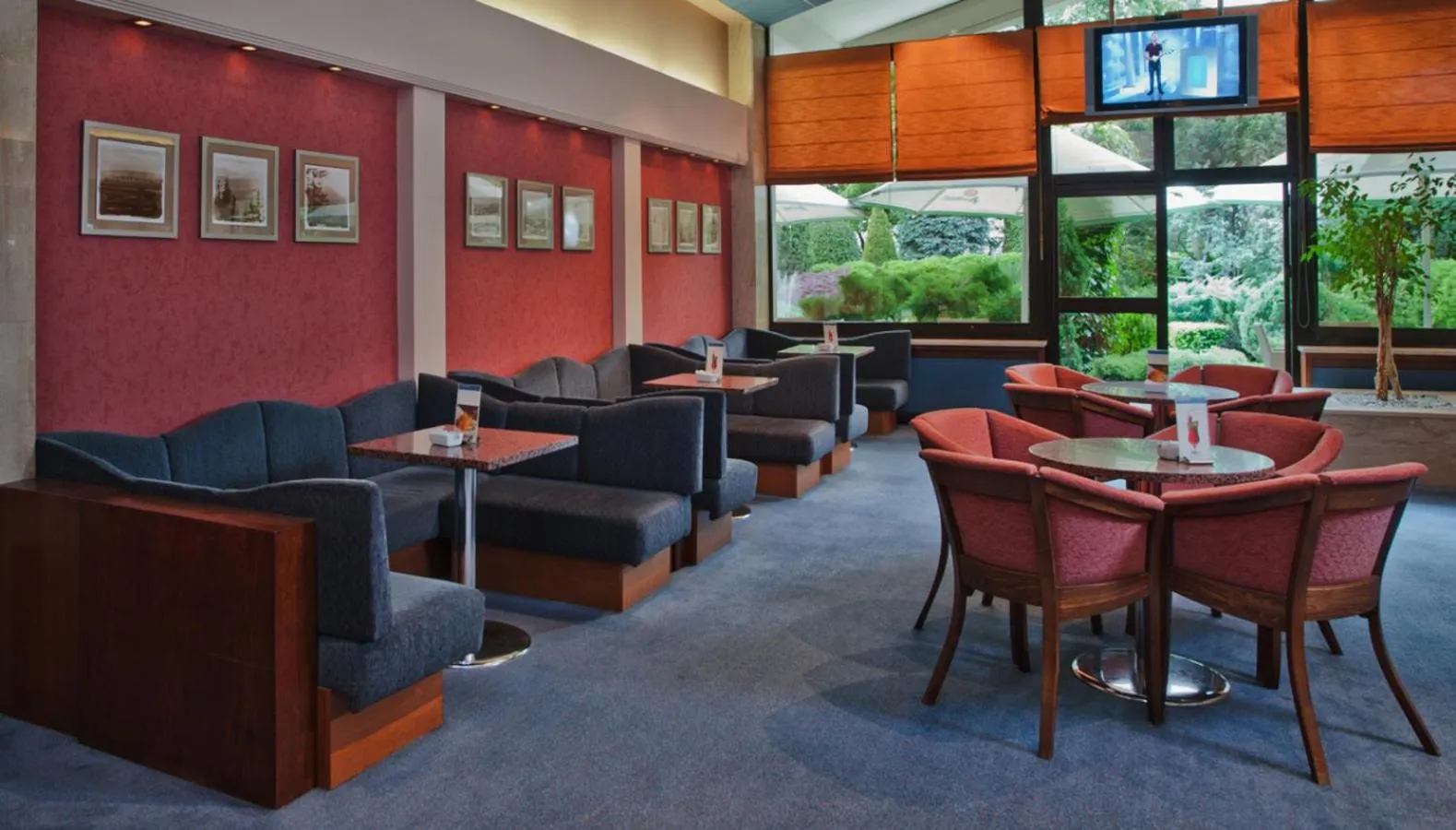 Restaurant/places to eat in Booking Hotel & Spa