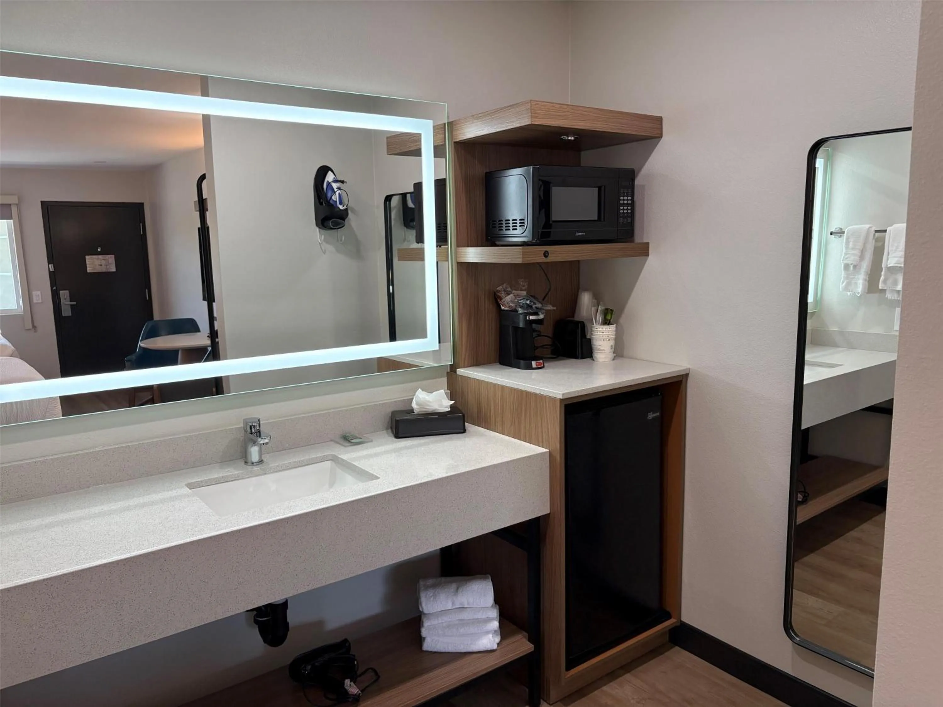 Bedroom in Best Western San Diego Pacific Beach/Mission Bay