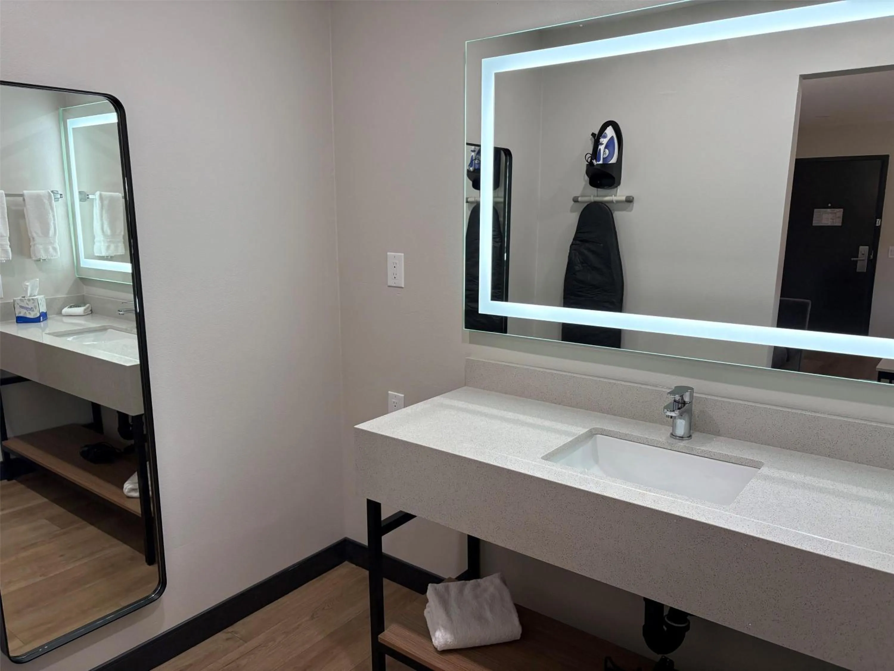 Bedroom in Best Western San Diego Pacific Beach/Mission Bay