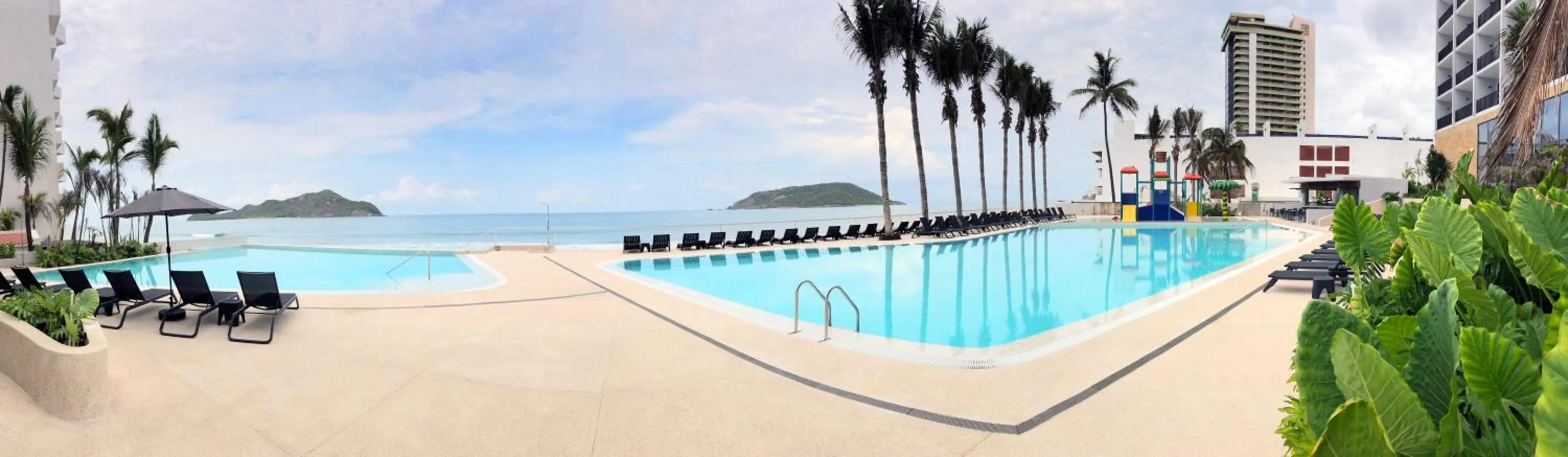Swimming pool in Viaggio Resort Mazatlán