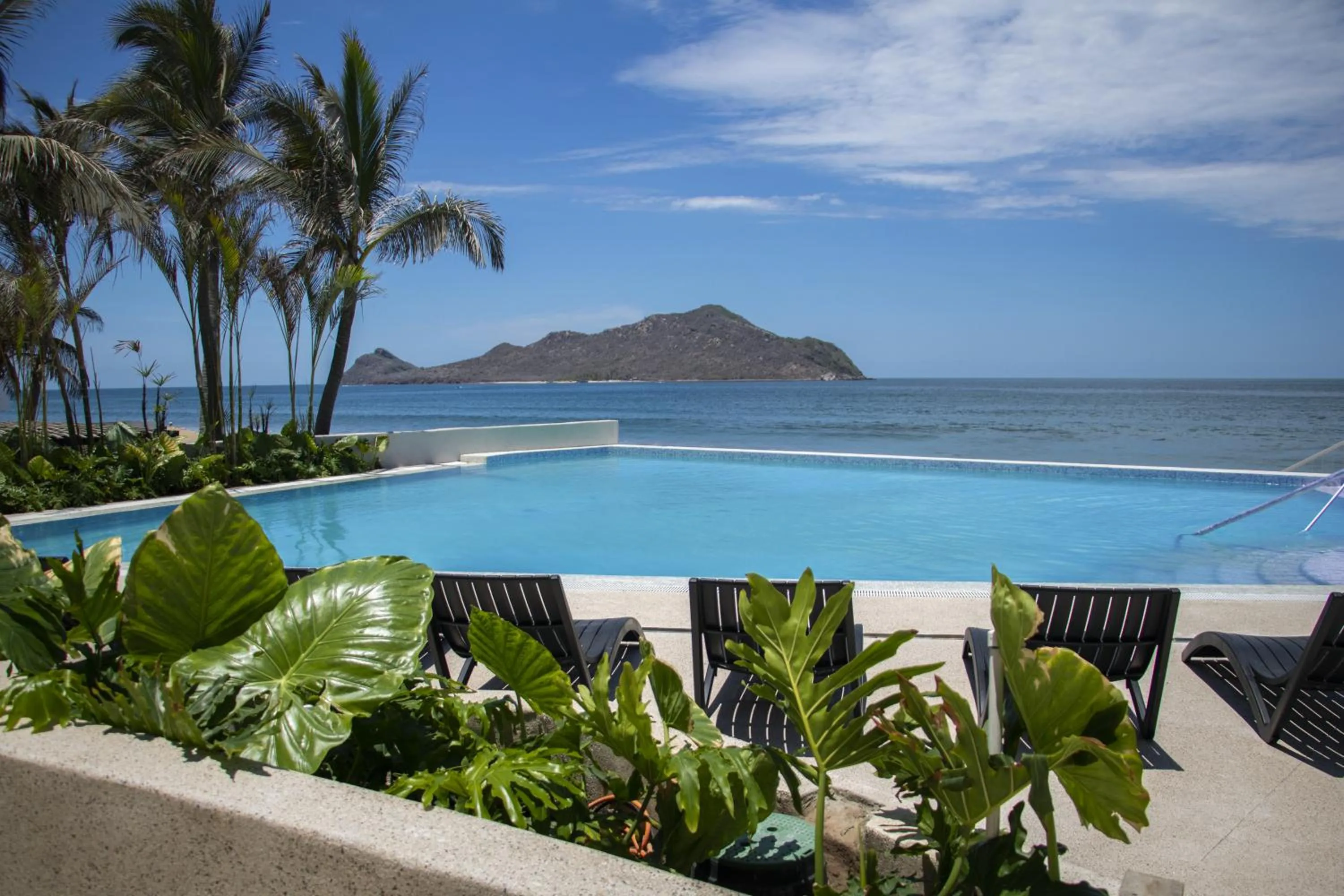 Swimming pool in Viaggio Resort Mazatlán