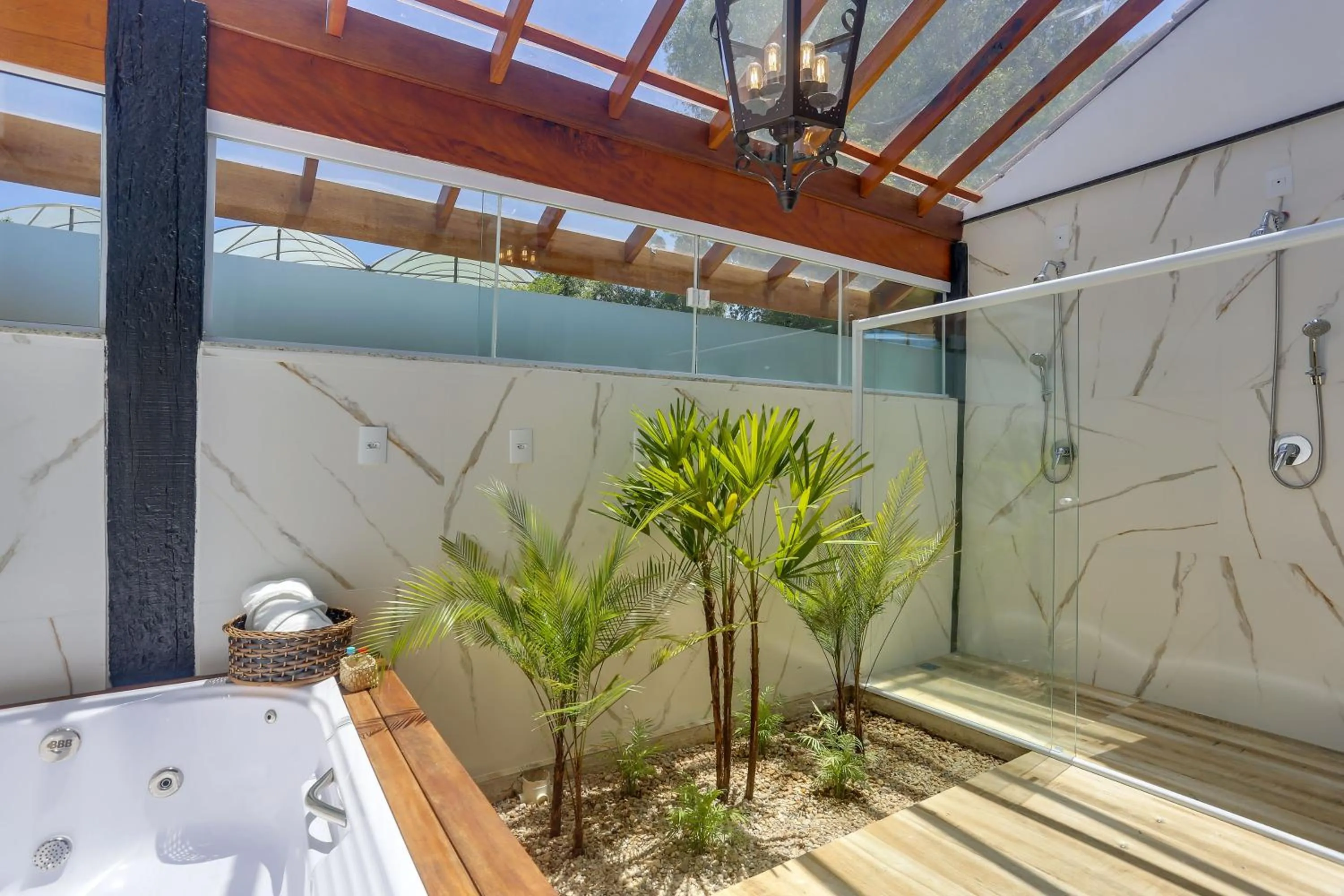 Shower in Pousada Trem Chic