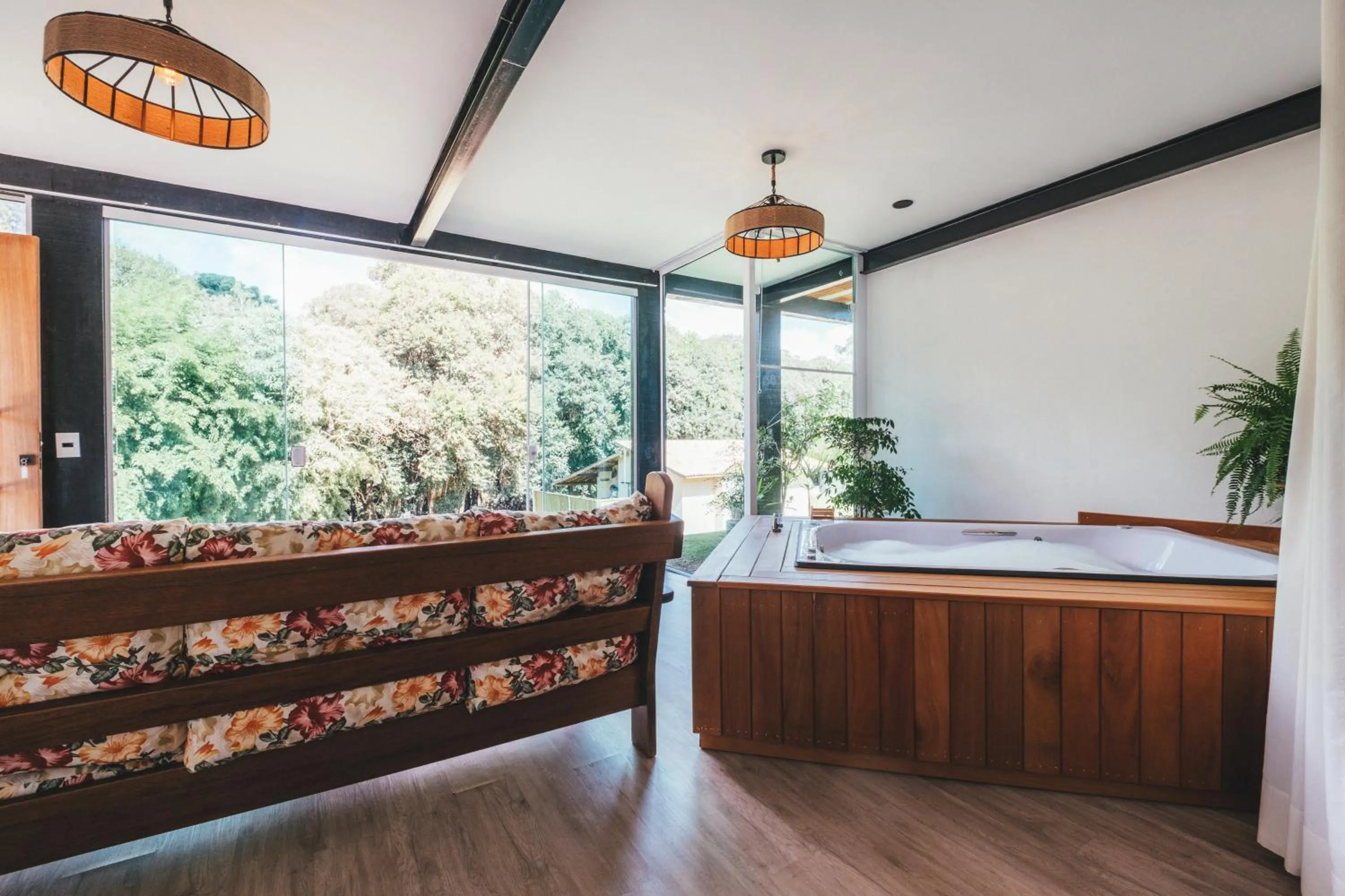 Hot Tub, Bed in Pousada Trem Chic