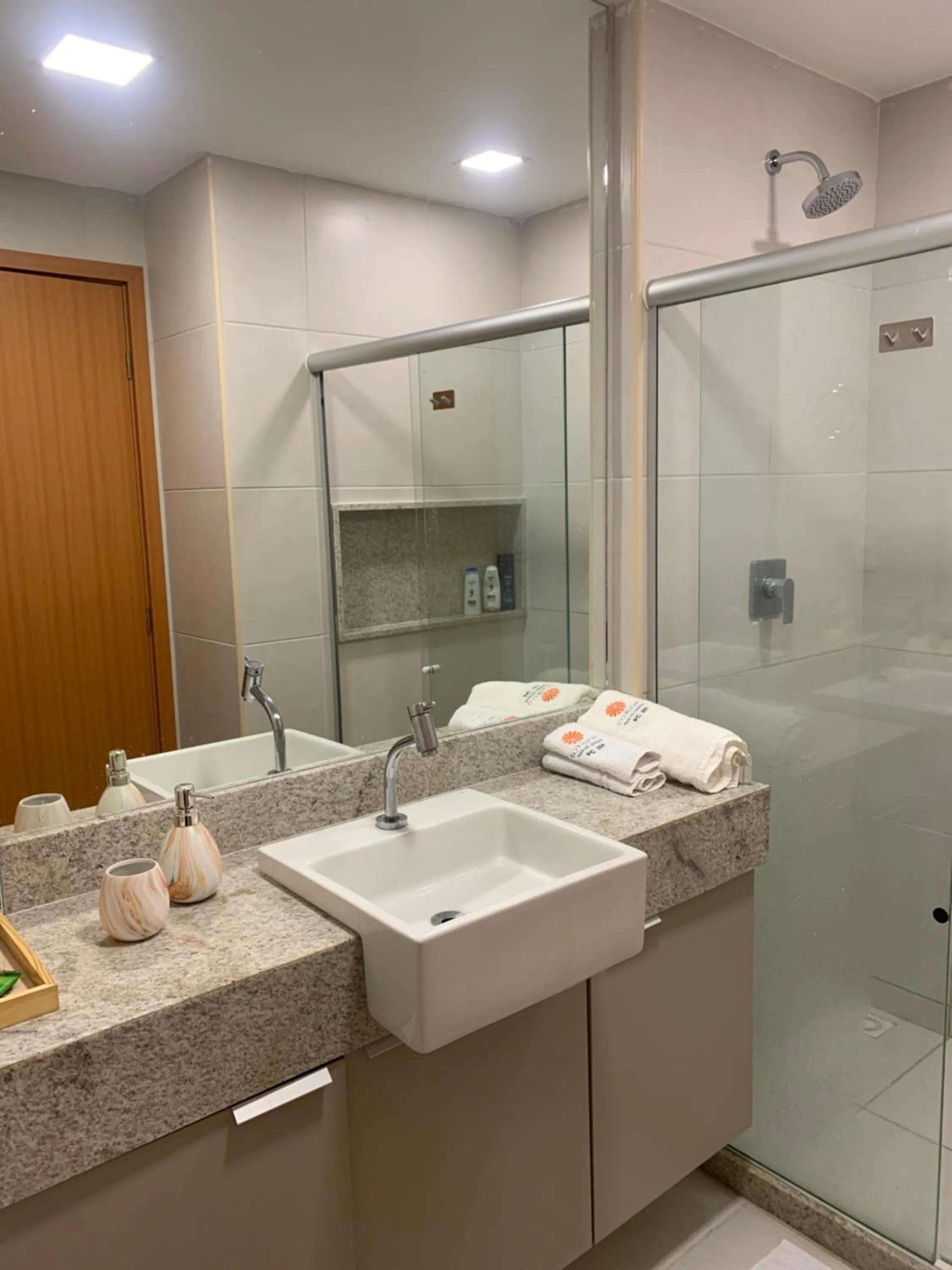 Shower in FLAT ECO RESORT PRAIA DOS CARNEIROS