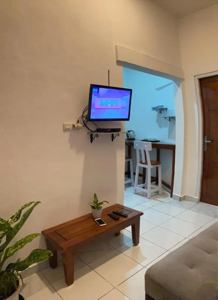 Communal lounge/ TV room in LOPE HOMESTAY