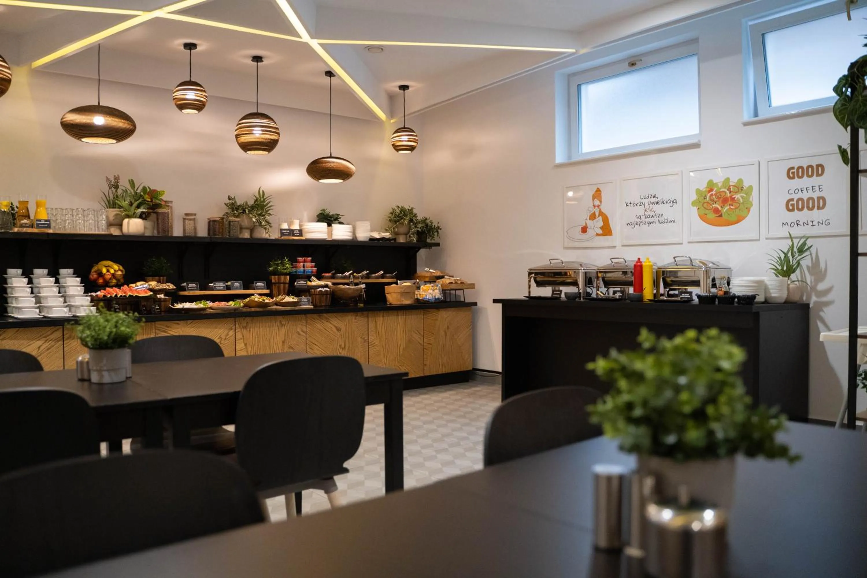 Restaurant/places to eat in Villa Ozone