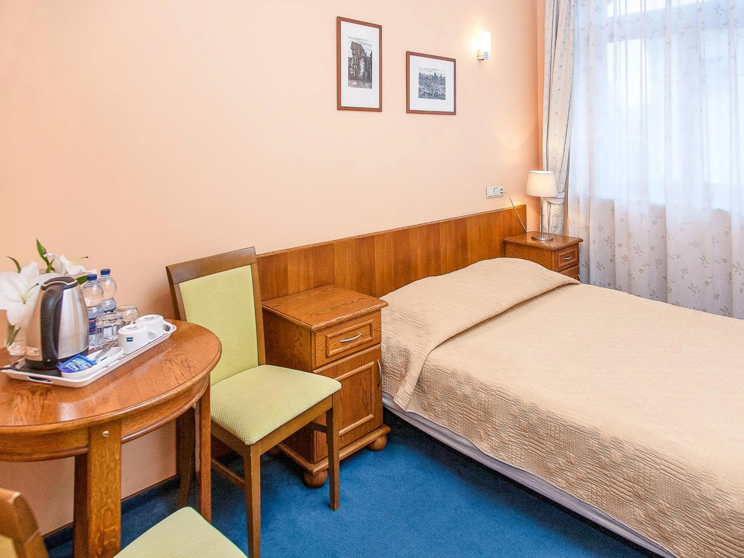 Photo of the whole room, Bed in Willa Biala Lilia Old Town