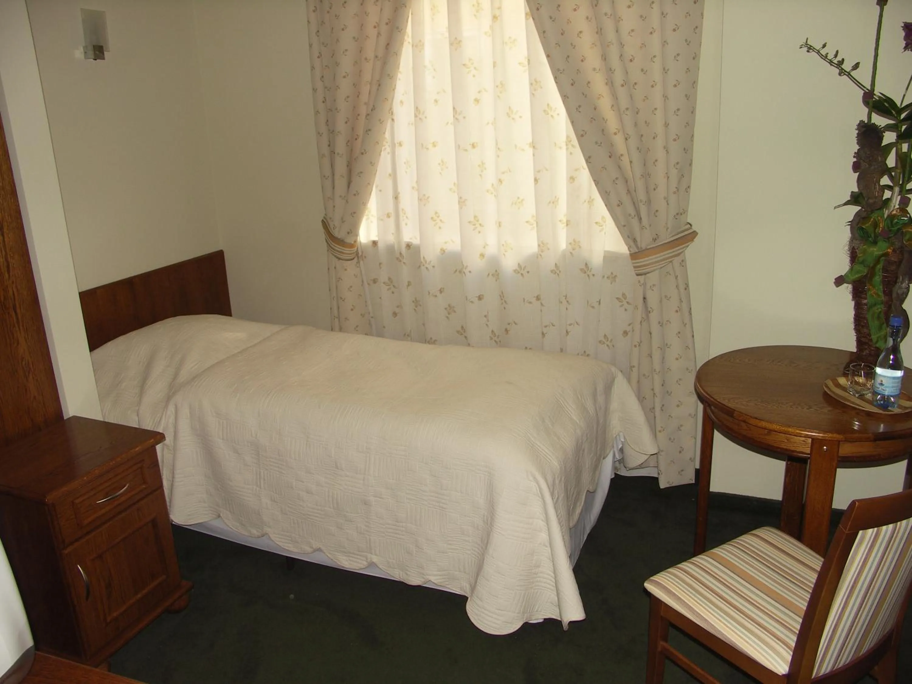 Photo of the whole room, Bed in Willa Biala Lilia Old Town