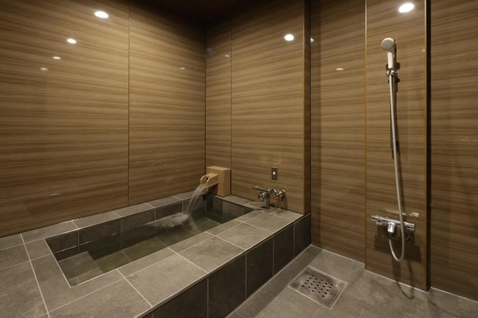 Bathroom in Yatomi Hotel Nuqu Natural Hot Spring