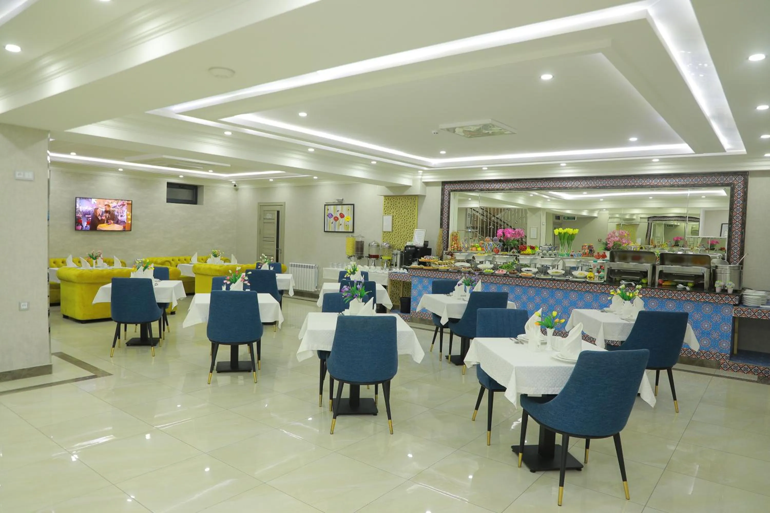 Restaurant/places to eat in Human Hotel