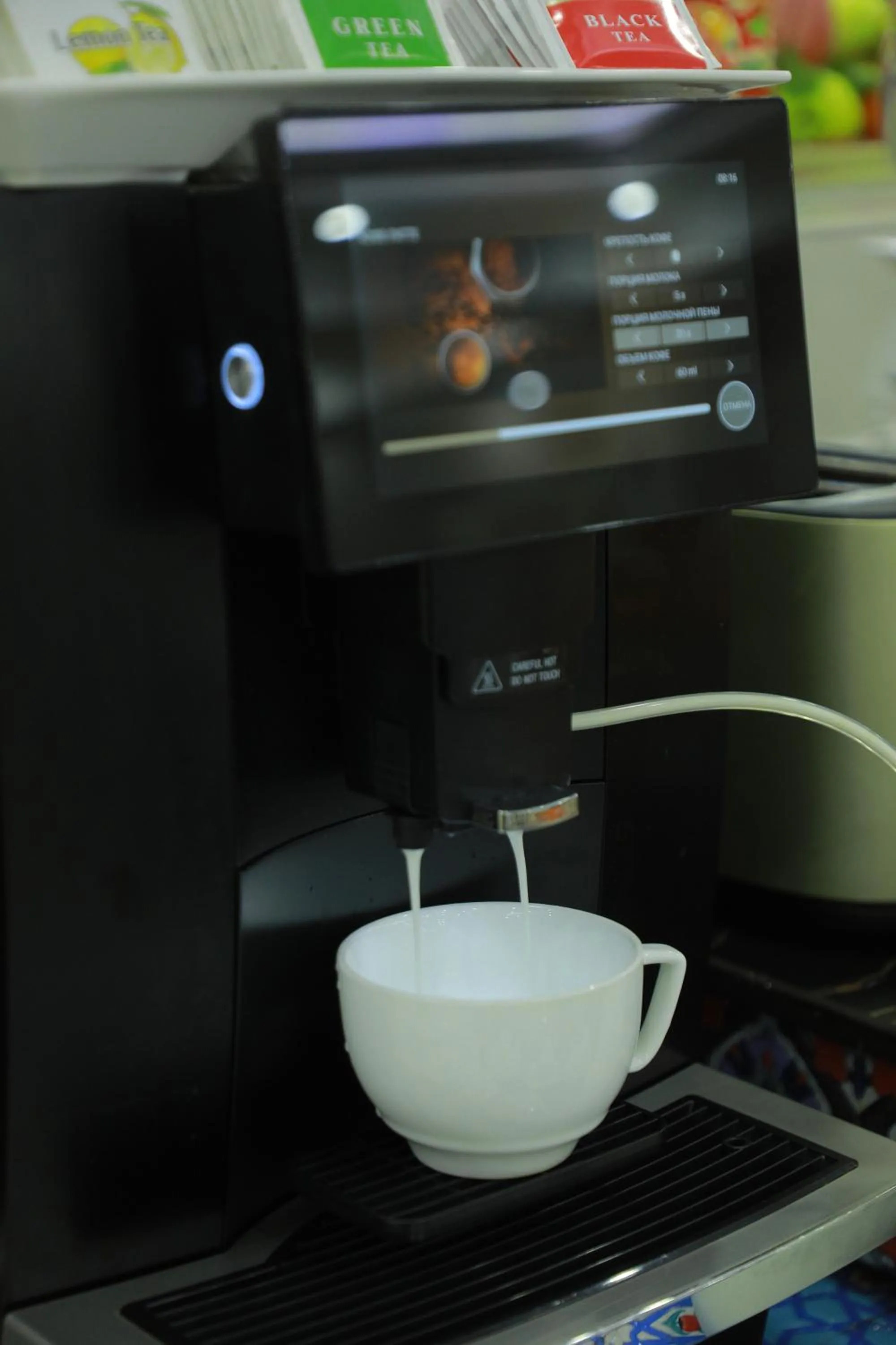 Coffee/tea facilities in Human Hotel