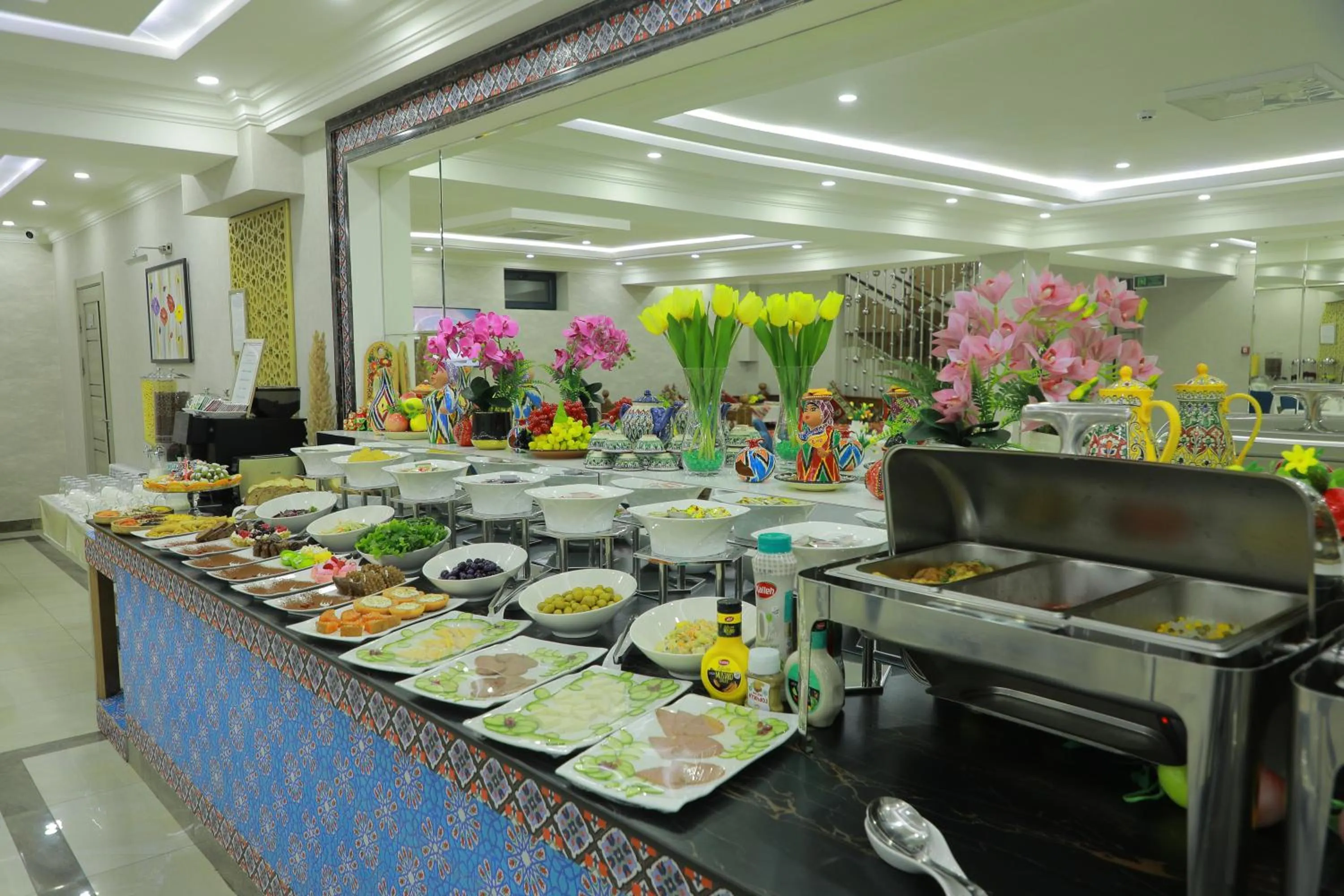 Food and drinks in Human Hotel