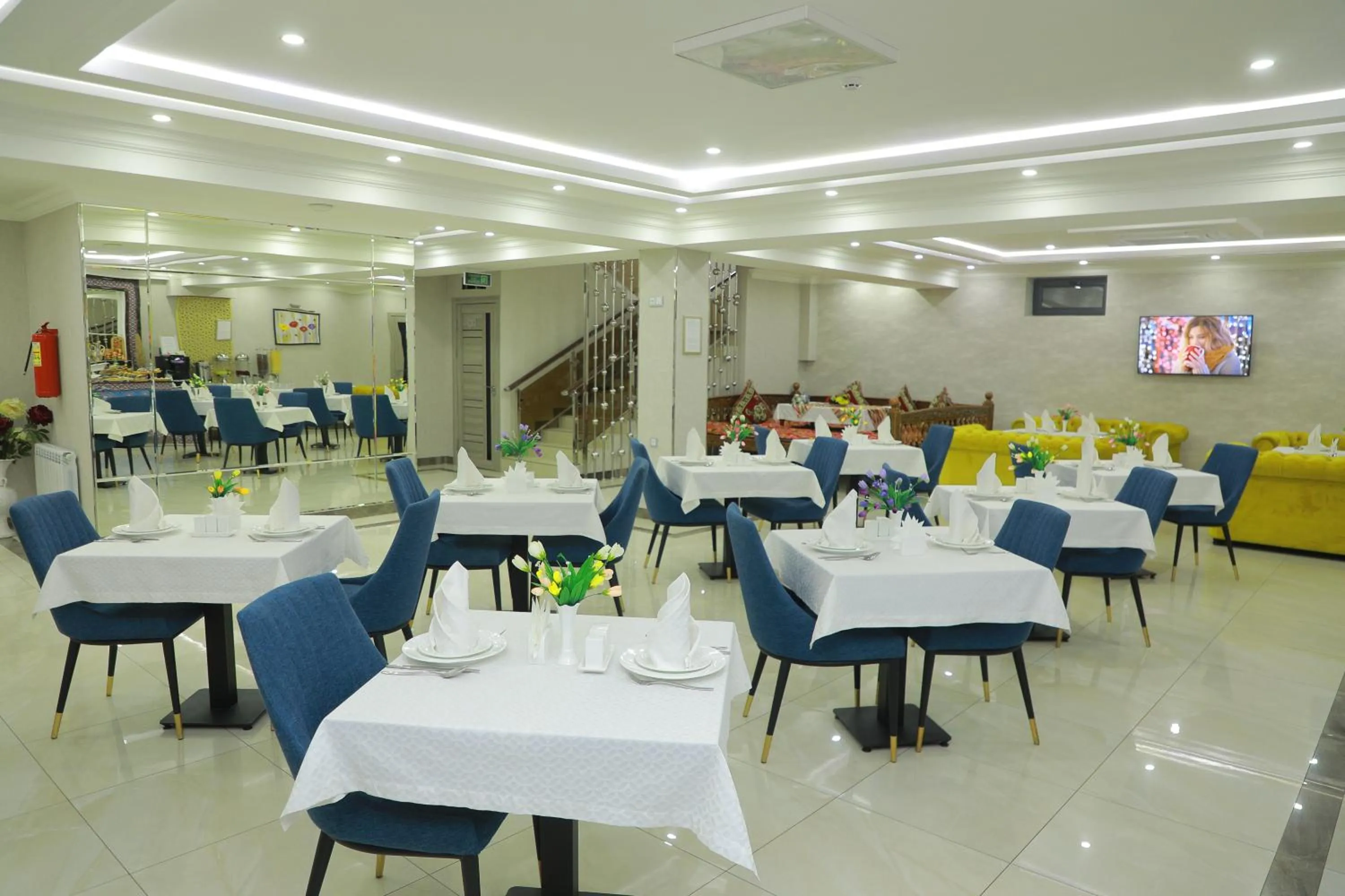 Restaurant/places to eat in Human Hotel