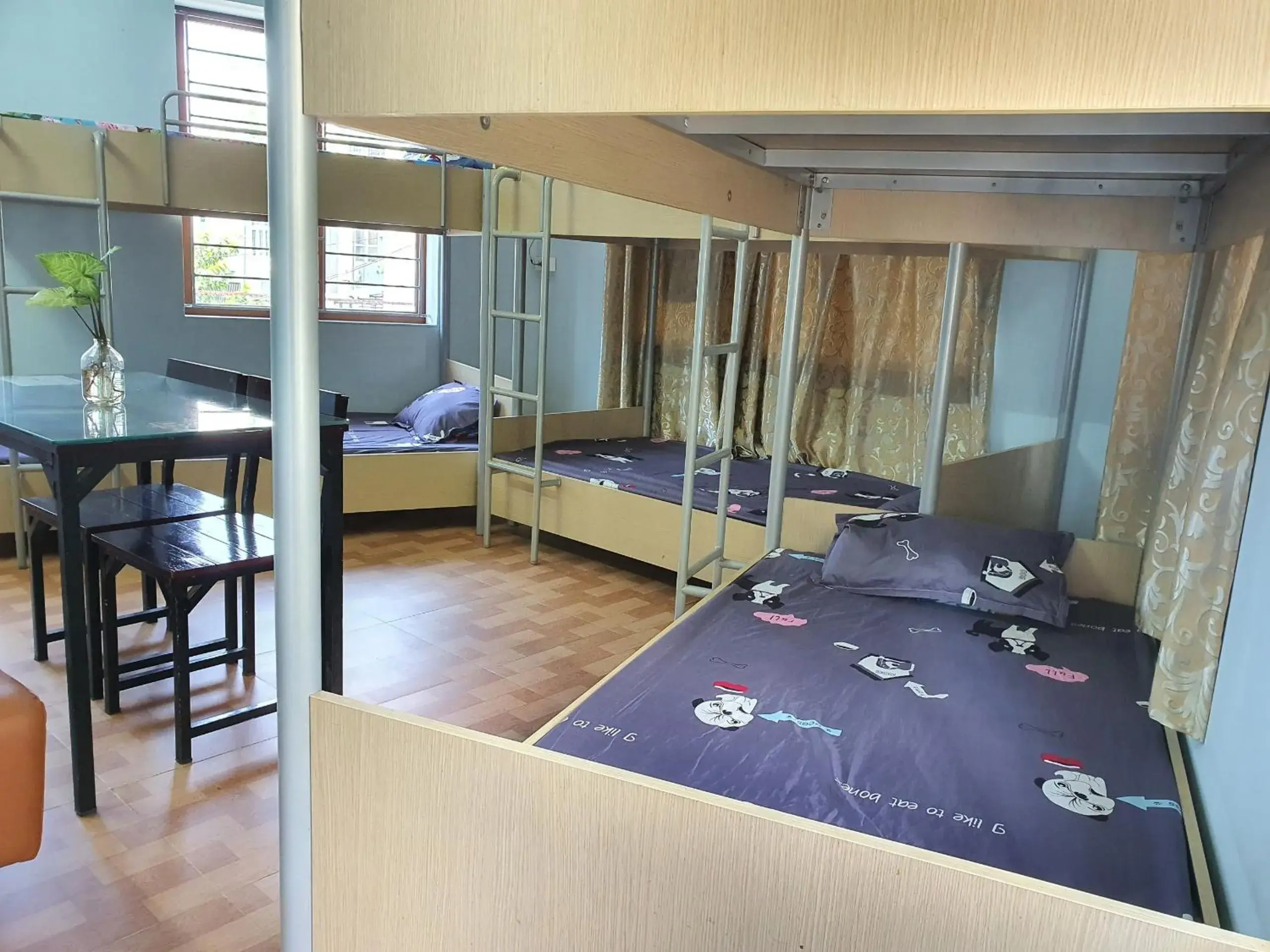 Bunk Bed in Male Dormitory Room in Nha Xanh Ha Long Homestay Bunk Bed in Male Dormitory Room in Nha Xanh Ha Long Homestay